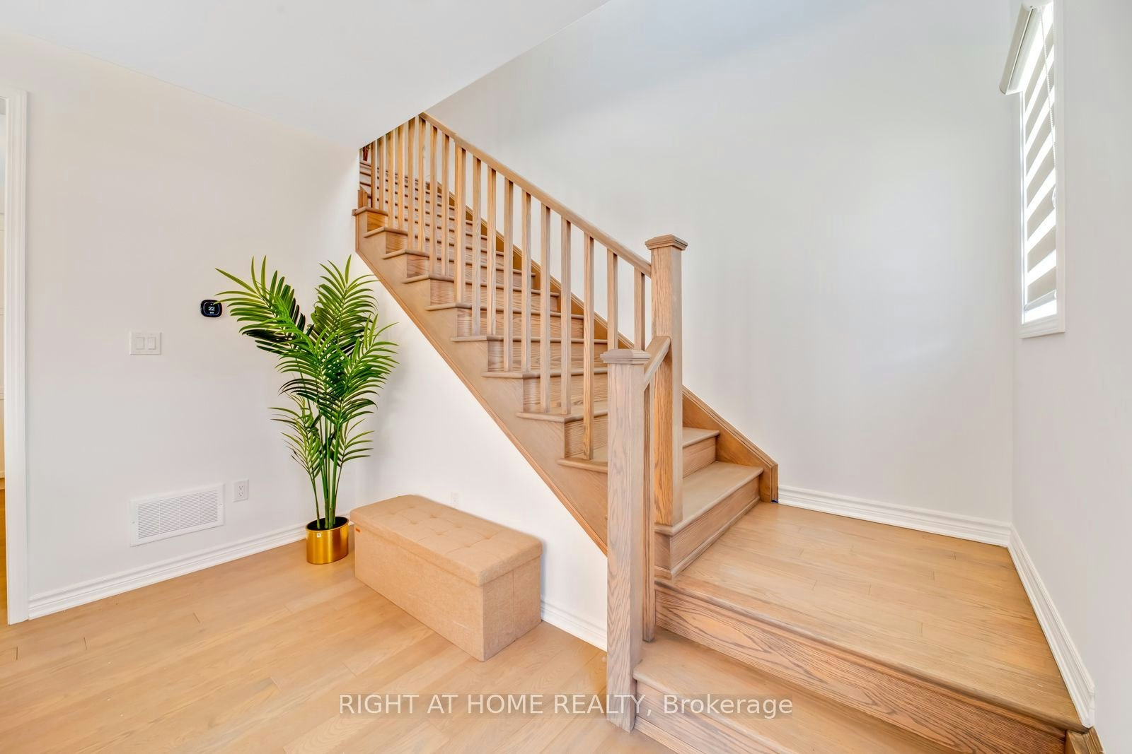 3358 Marchington Square, Pickering, ON, L1X 0N1 - 18