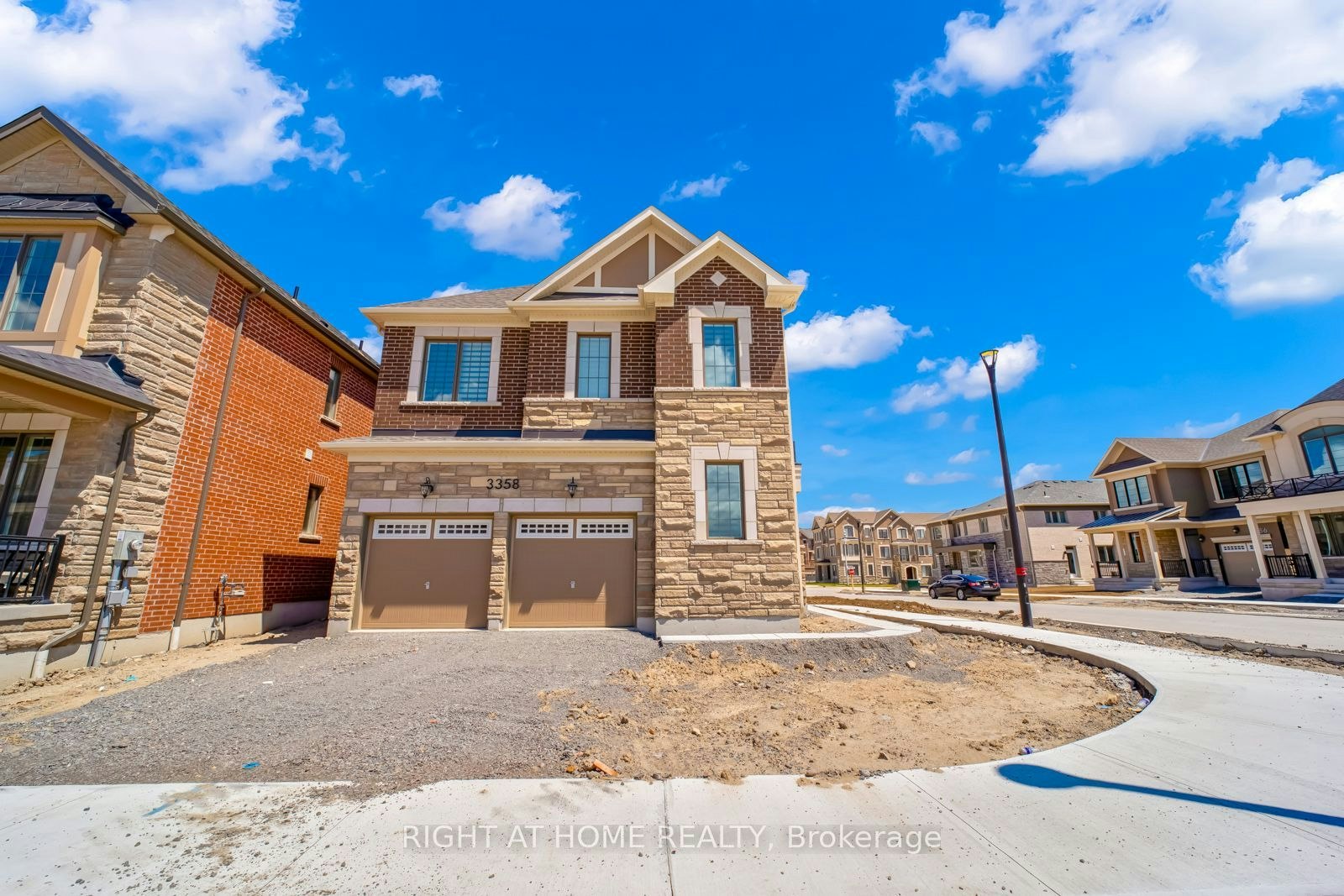 3358 Marchington Square, Pickering, ON, L1X 0N1 - 4