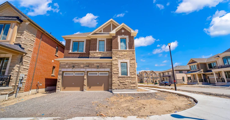 3358 Marchington Square, Pickering, ON, L1X 0N1 - 4