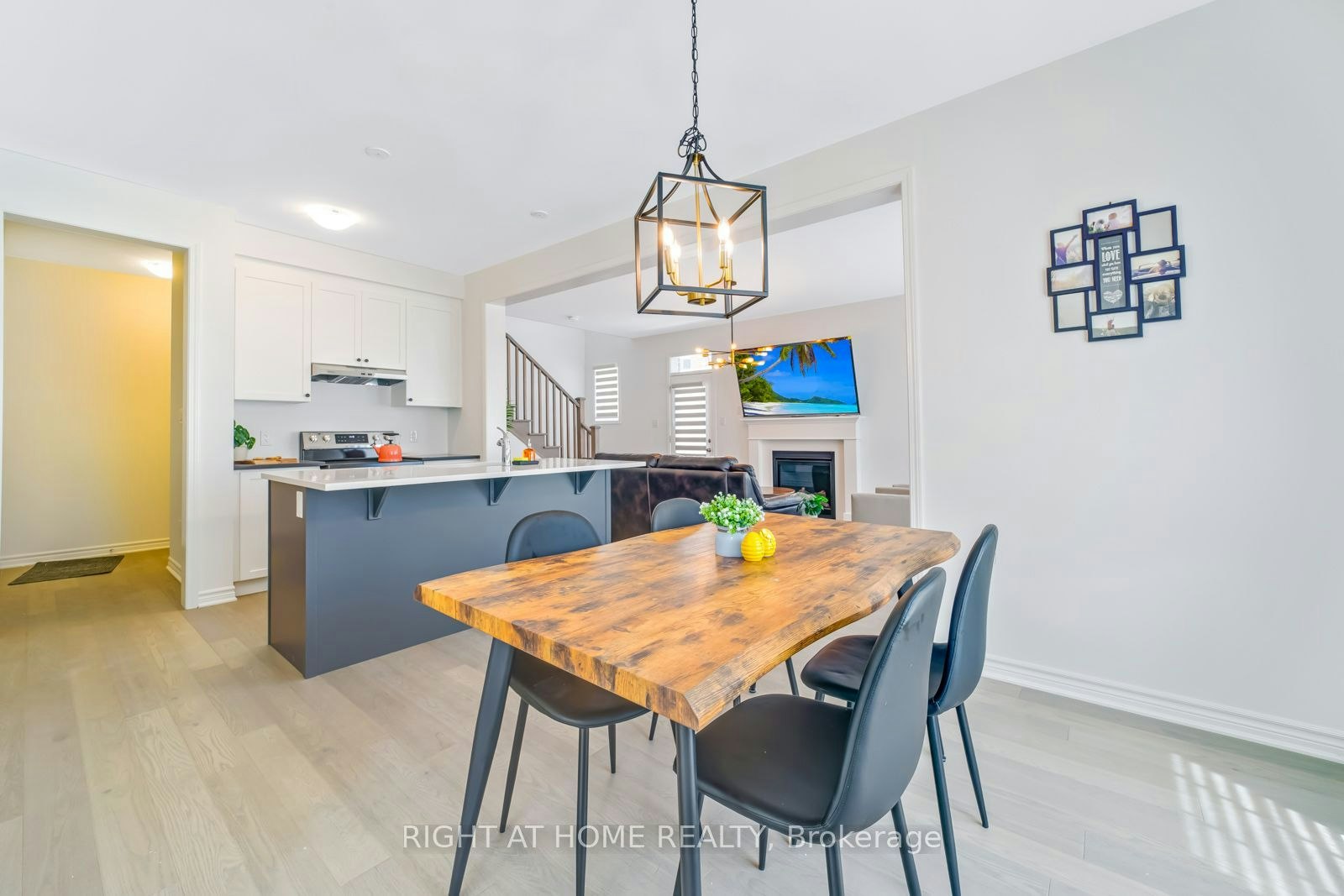 3358 Marchington Square, Pickering, ON, L1X 0N1 - 8