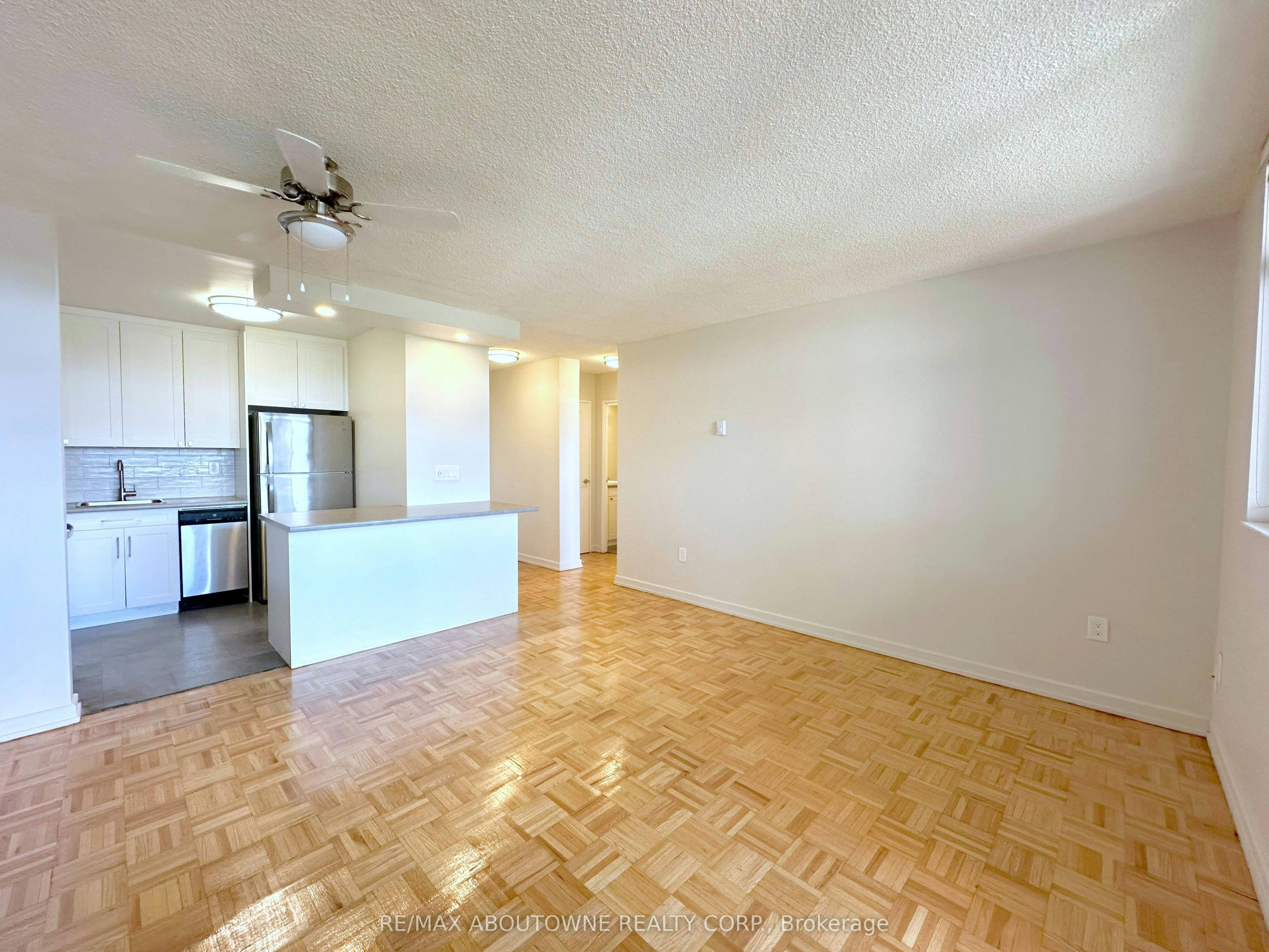 519-30 Denton Avenue, Toronto, ON, M1L 4P2 - 2