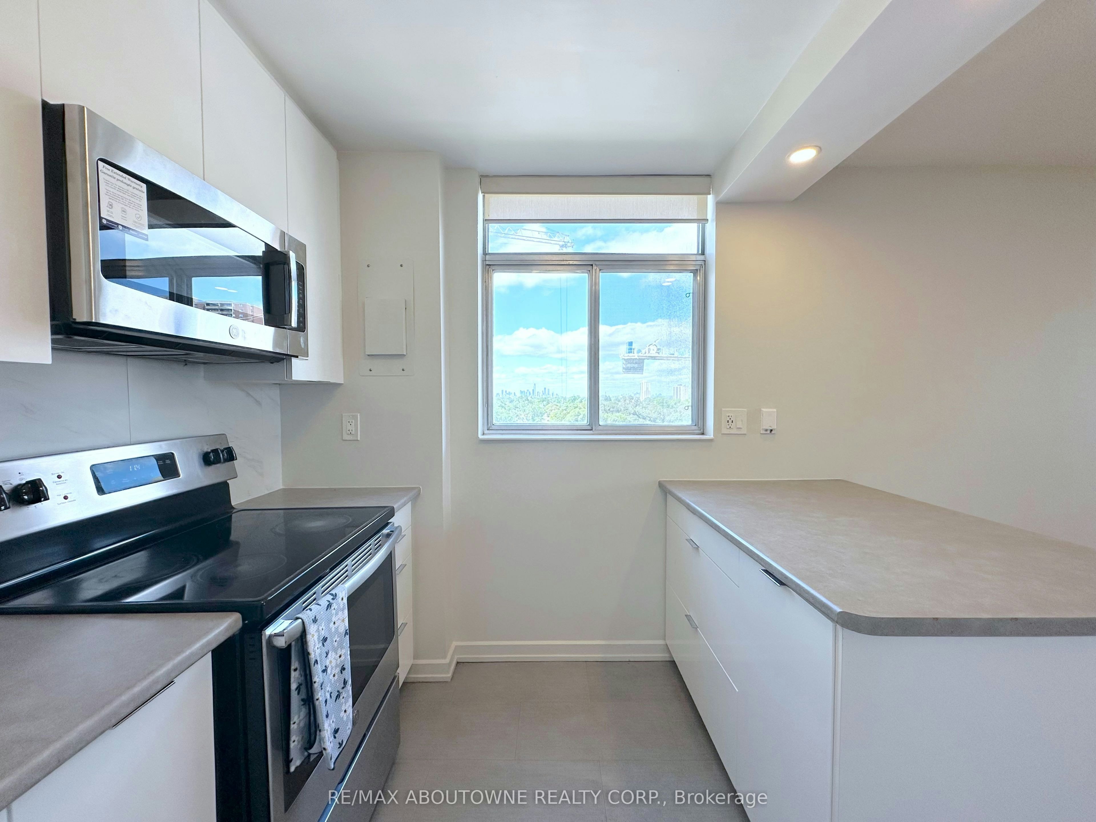 925-30 Denton Avenue, Toronto, ON, M1L 4P2 - 3