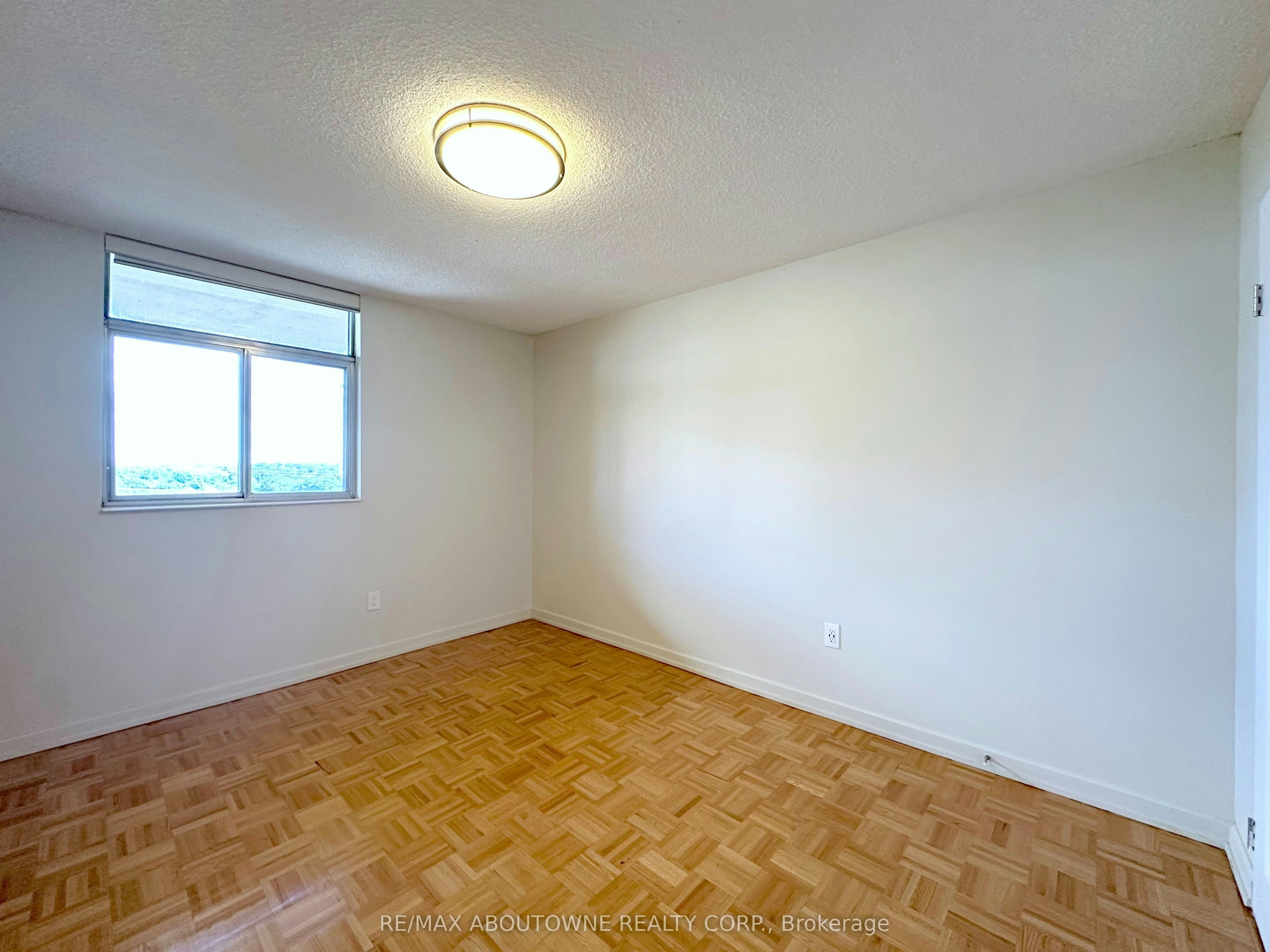 925-30 Denton Avenue, Toronto, ON, M1L 4P2 - 8