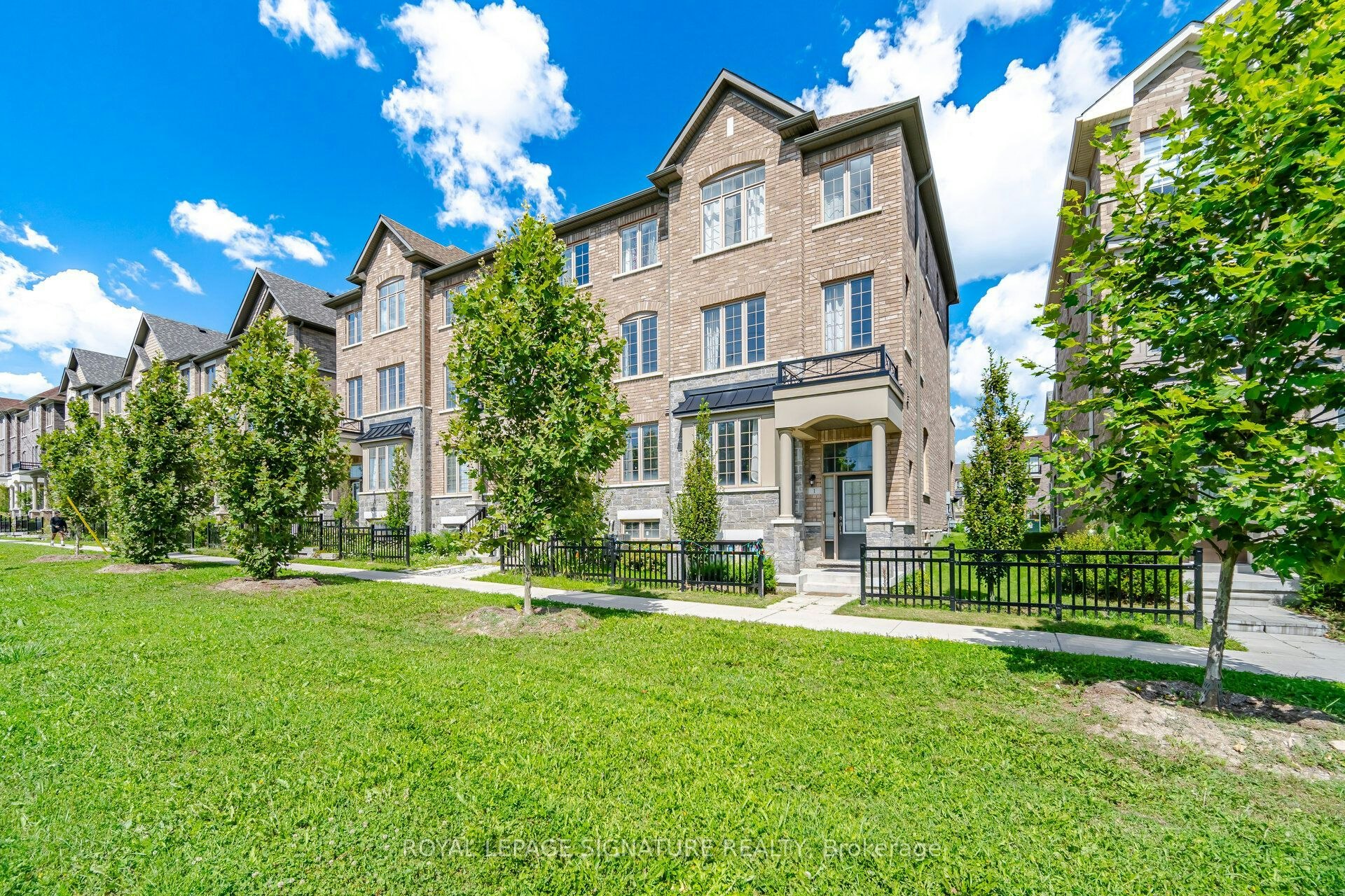 3 Kingfisher Way, Whitby, ON, L1P 0K3