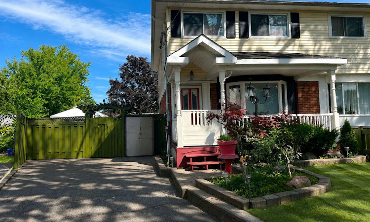 235 Barkley Crescent