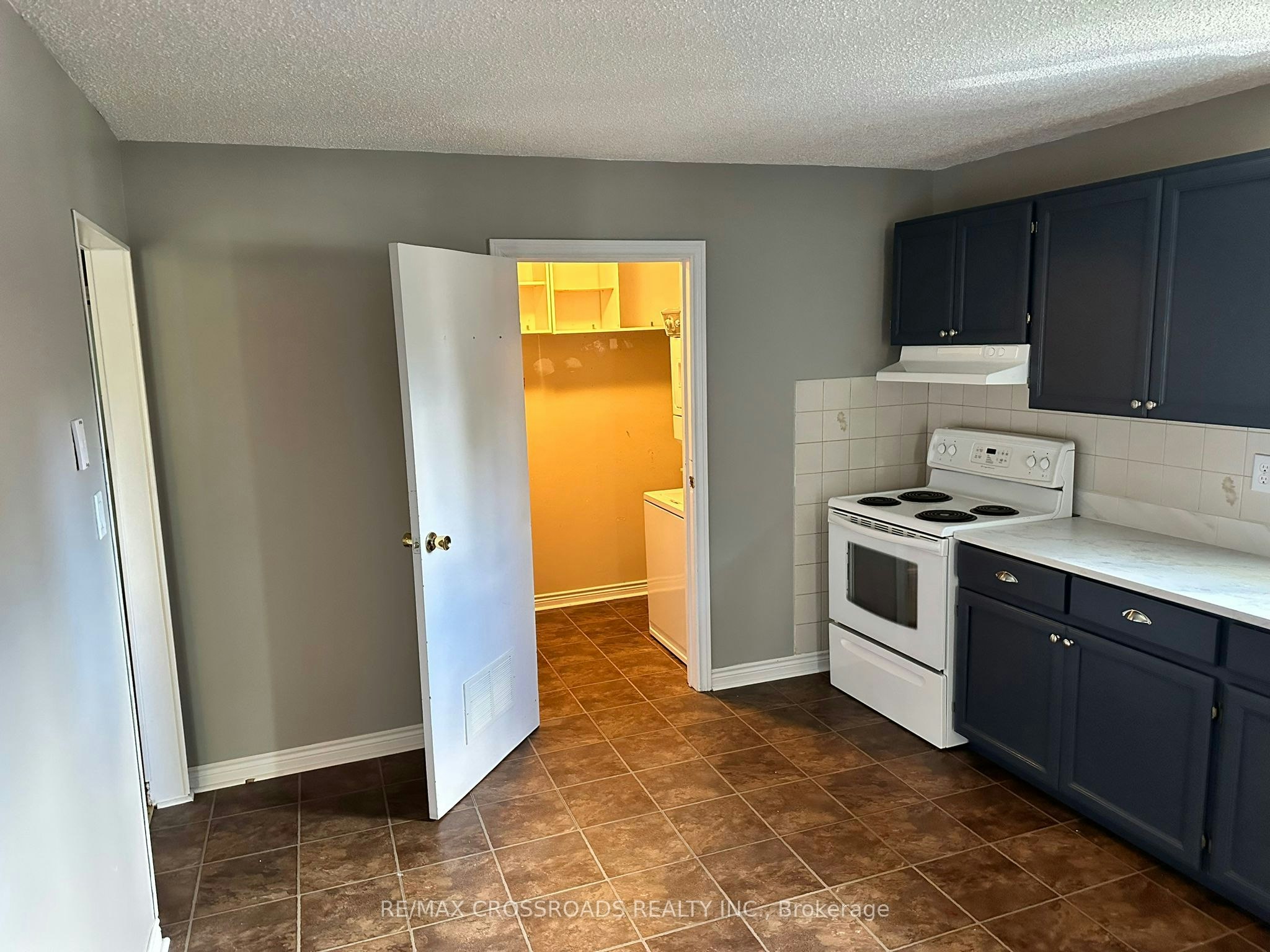Main-613 Perry Street, Whitby, ON, L1N 4C6 - 5