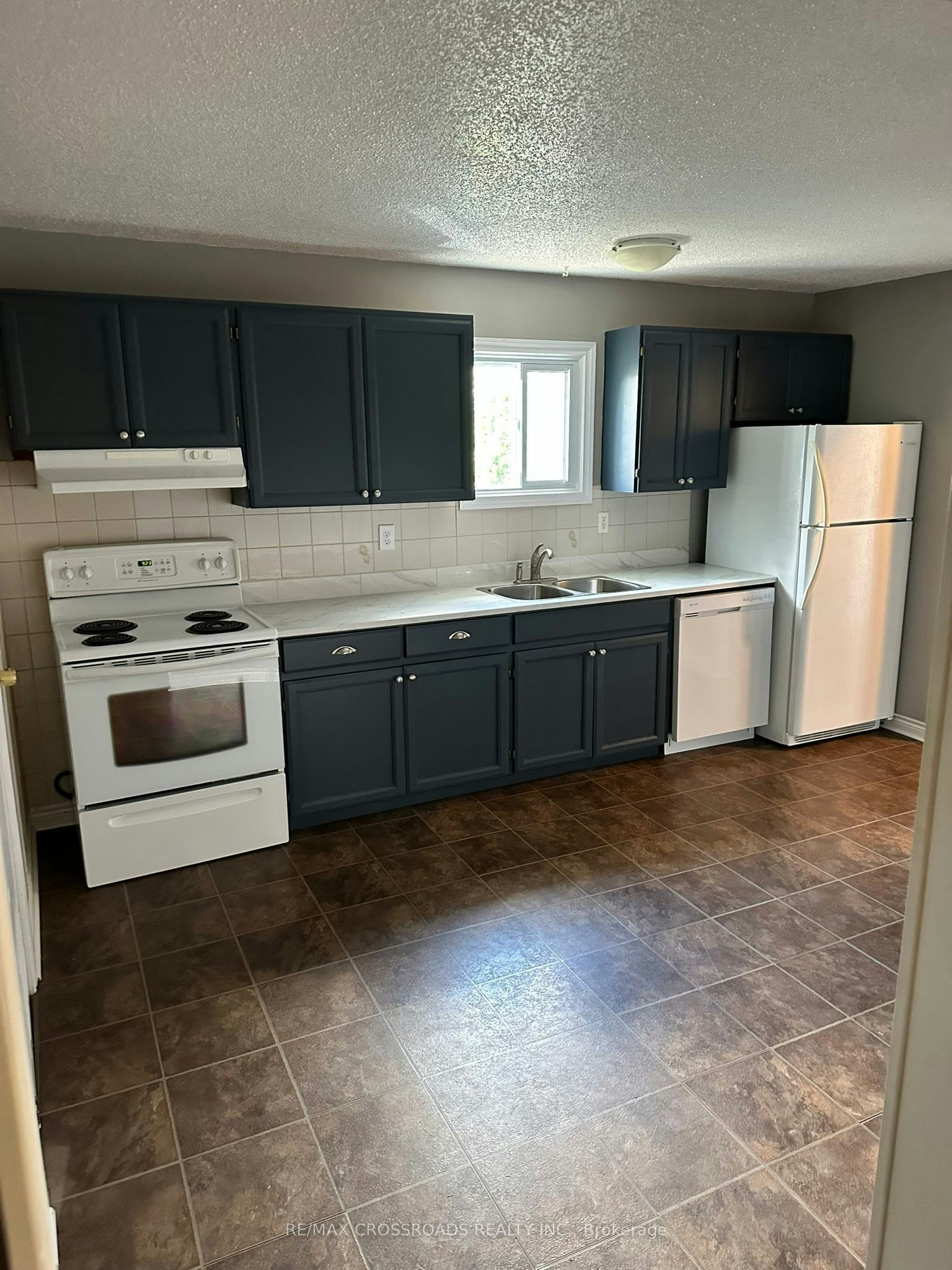 Main-613 Perry Street, Whitby, ON, L1N 4C6 - 4
