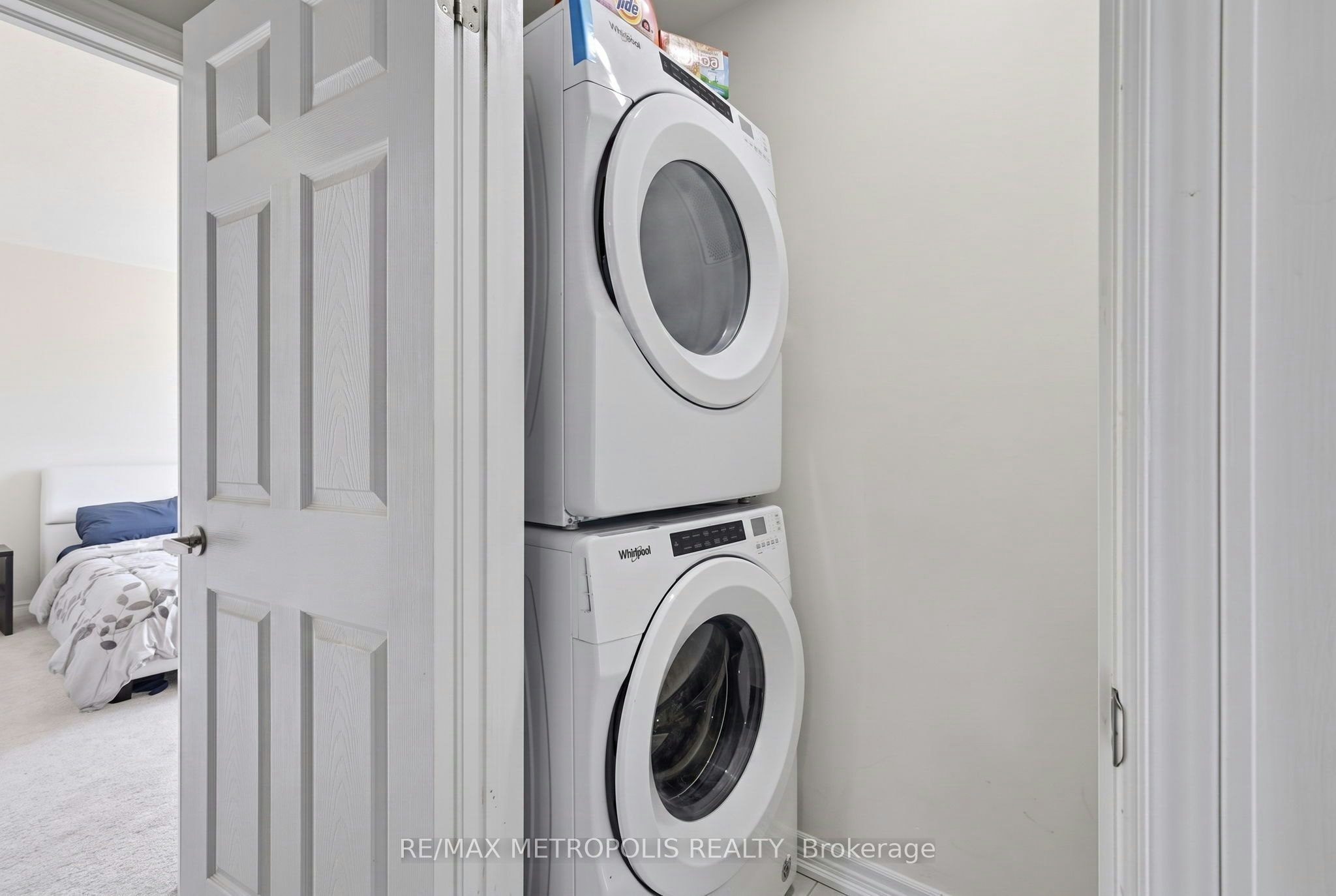Main & Upper-15 Douglas Kemp Crescent, Clarington, ON, L1C 7E3 - 20