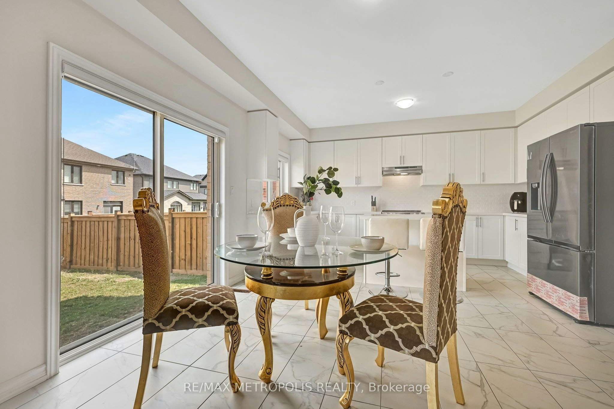 Main & Upper-15 Douglas Kemp Crescent, Clarington, ON, L1C 7E3 - 11