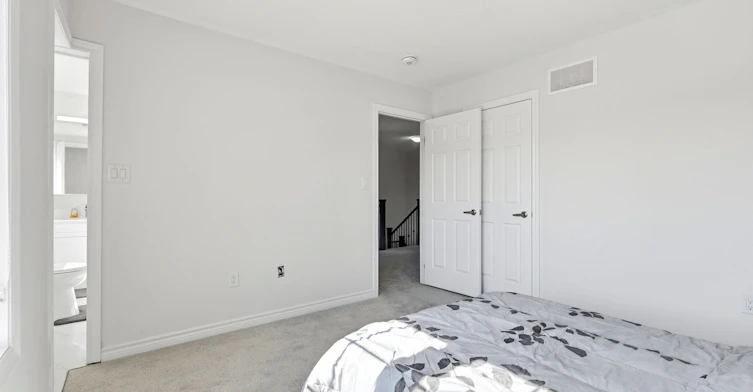 Main & Upper-15 Douglas Kemp Crescent, Clarington, ON, L1C 7E3 - 26