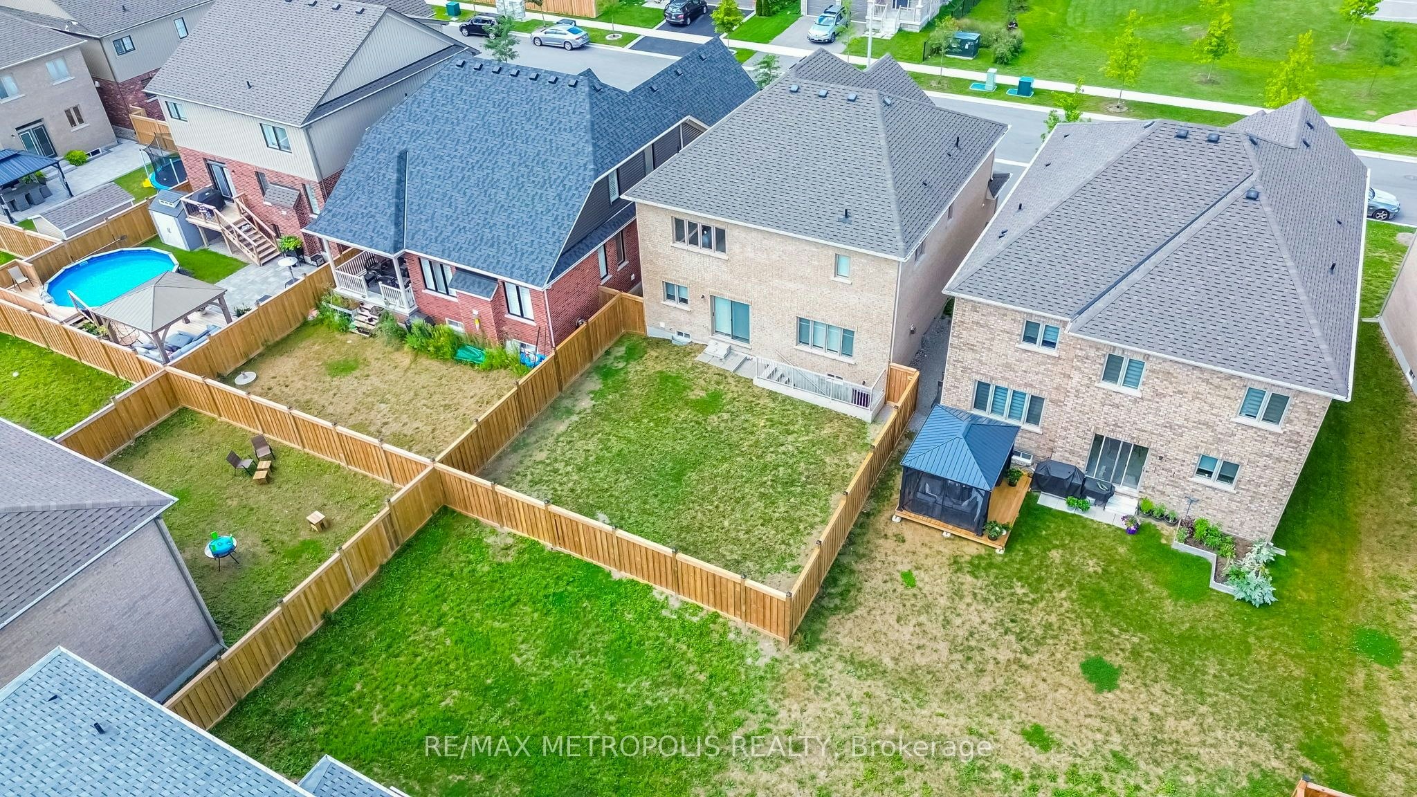 Main & Upper-15 Douglas Kemp Crescent, Clarington, ON, L1C 7E3 - 39