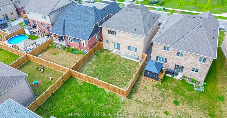 Main & Upper-15 Douglas Kemp Crescent, Clarington, ON, L1C 7E3 - 39