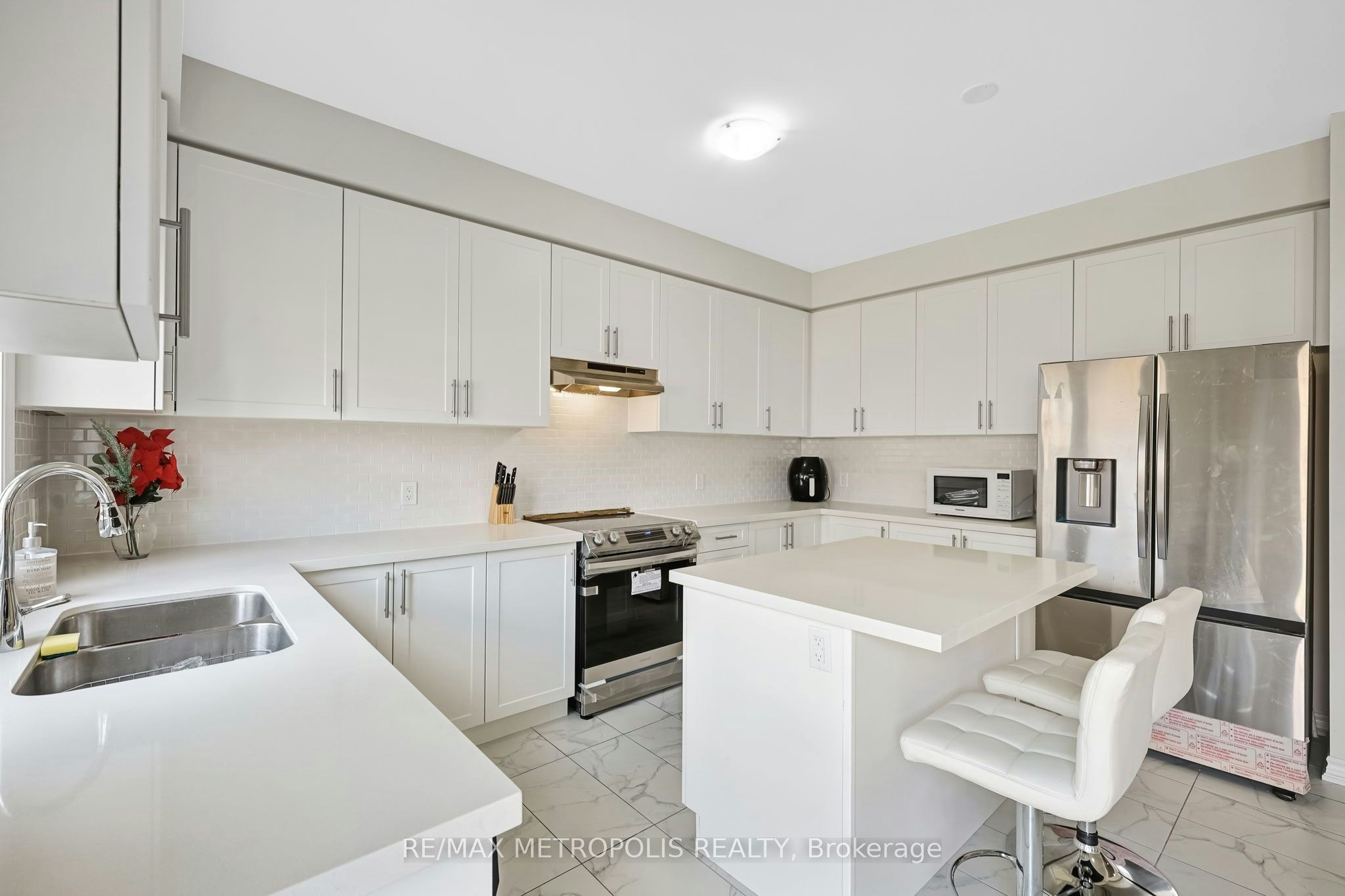 Main & Upper-15 Douglas Kemp Crescent, Clarington, ON, L1C 7E3 - 14