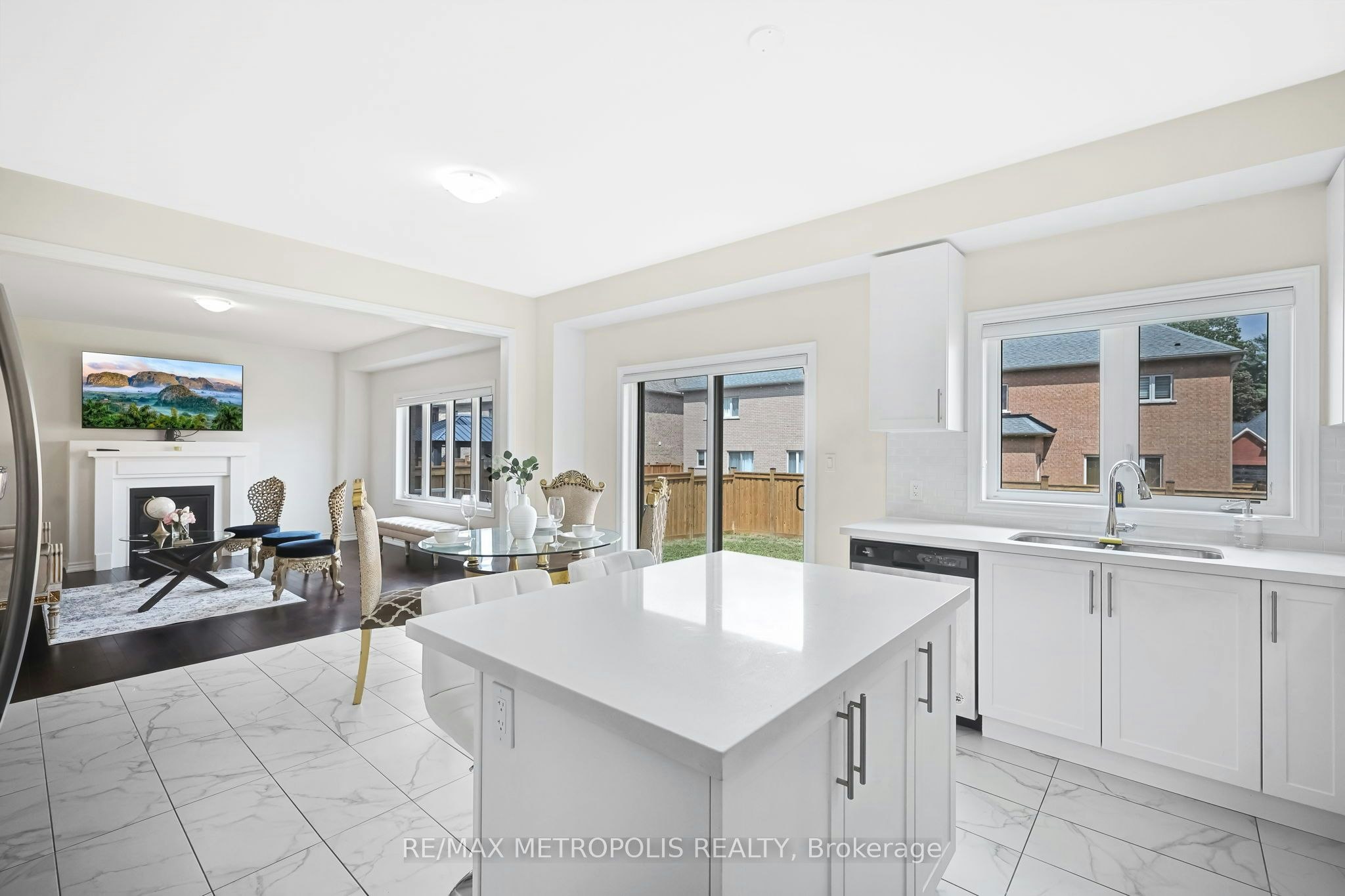 Main & Upper-15 Douglas Kemp Crescent, Clarington, ON, L1C 7E3 - 13