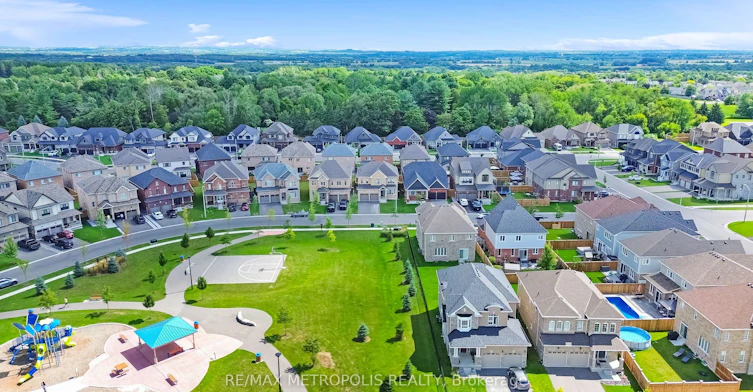 Main & Upper-15 Douglas Kemp Crescent, Clarington, ON, L1C 7E3 - 41
