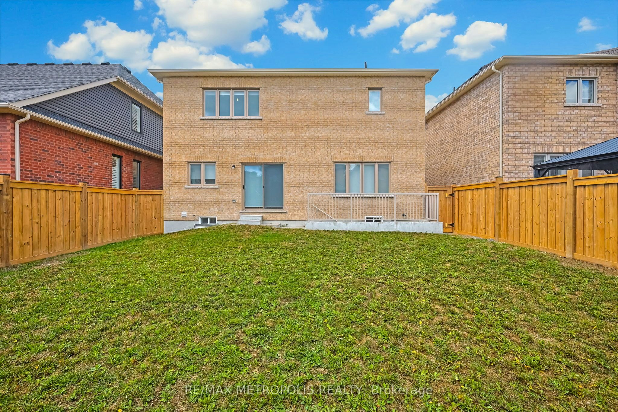 Main & Upper-15 Douglas Kemp Crescent, Clarington, ON, L1C 7E3 - 37