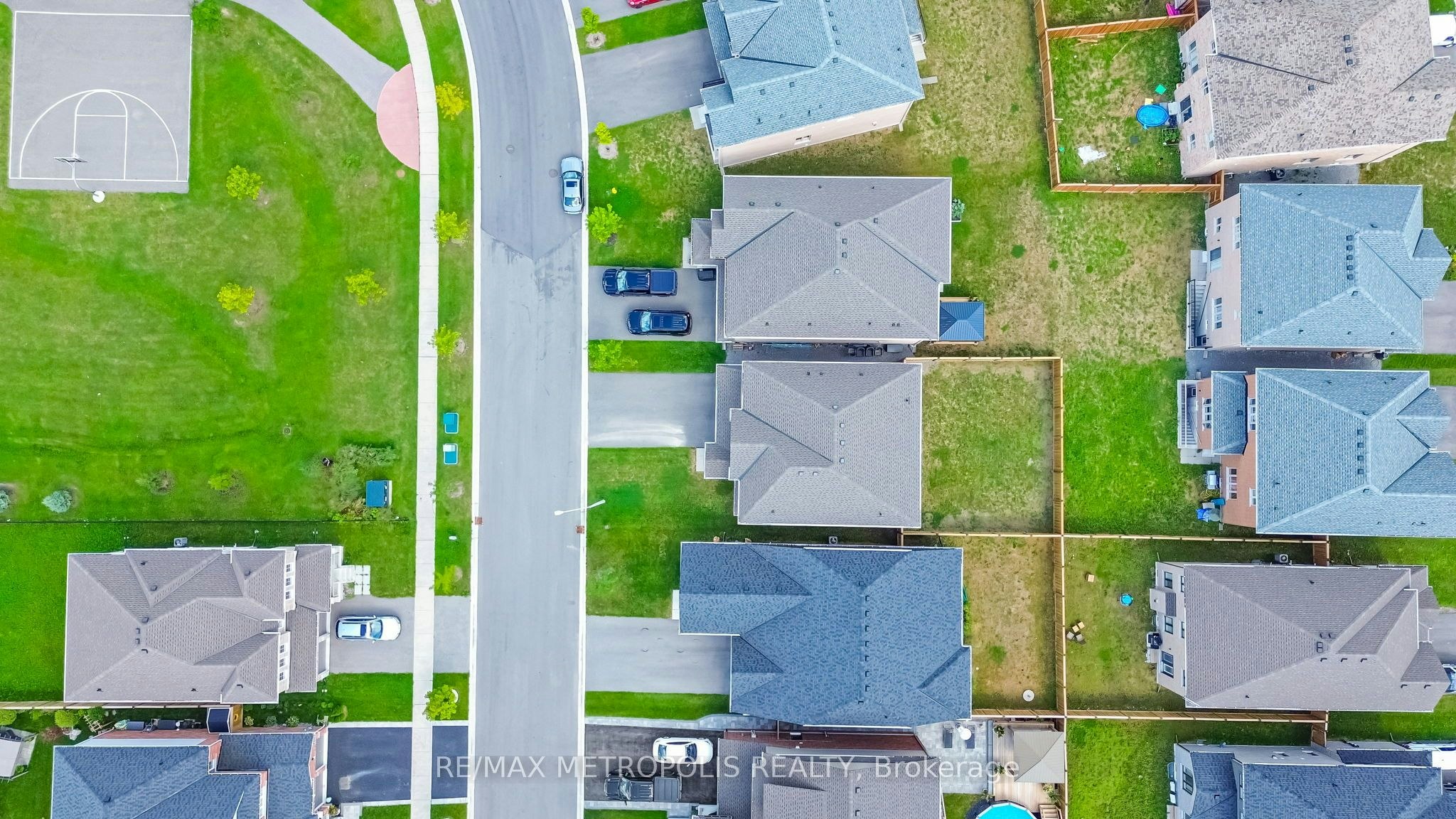 Main & Upper-15 Douglas Kemp Crescent, Clarington, ON, L1C 7E3 - 40