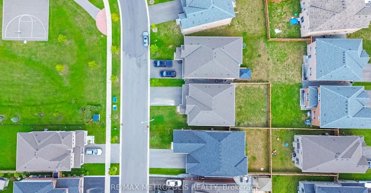 Main & Upper-15 Douglas Kemp Crescent, Clarington, ON, L1C 7E3 - 40
