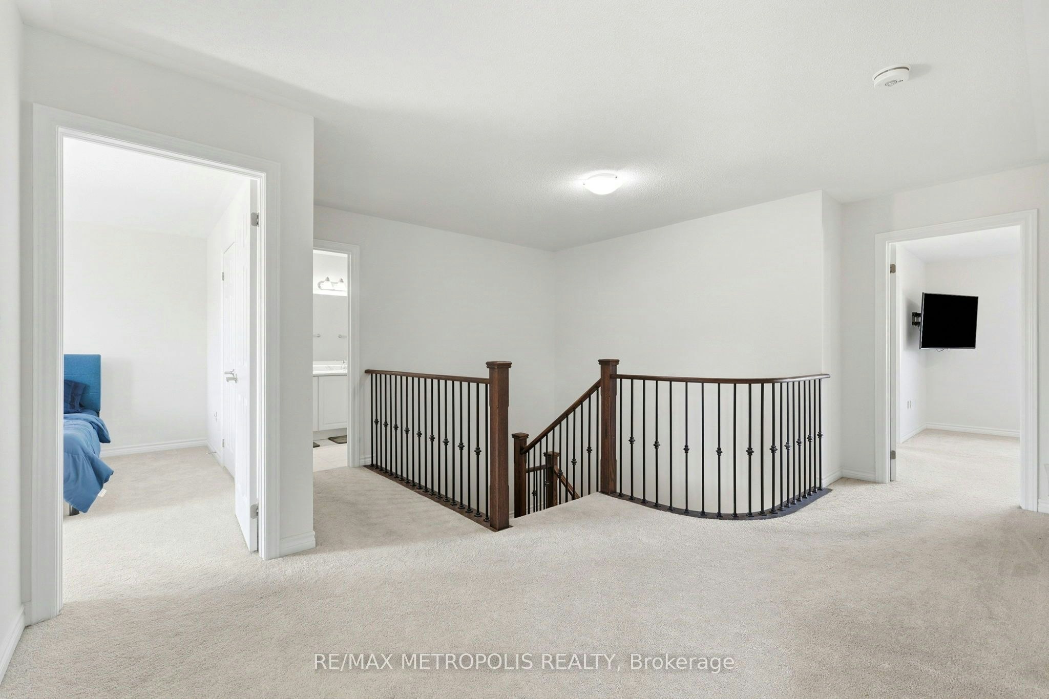 Main & Upper-15 Douglas Kemp Crescent, Clarington, ON, L1C 7E3 - 19