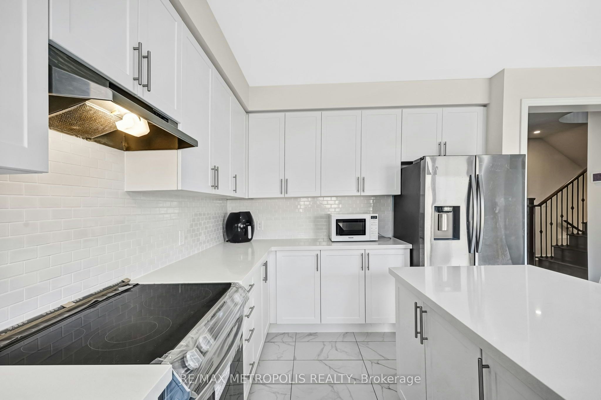 Main & Upper-15 Douglas Kemp Crescent, Clarington, ON, L1C 7E3 - 16