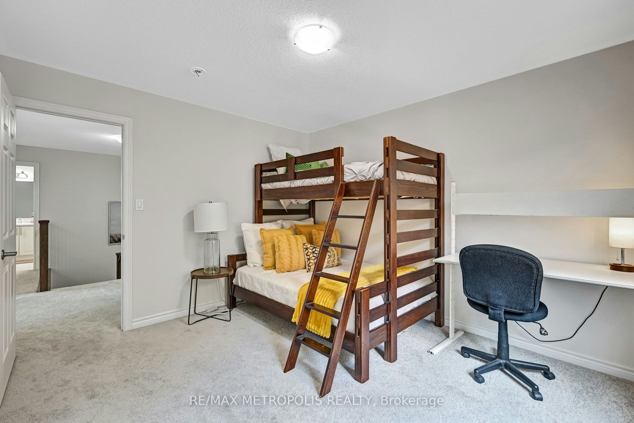 Main & Upper-15 Douglas Kemp Crescent, Clarington, ON, L1C 7E3 - 35