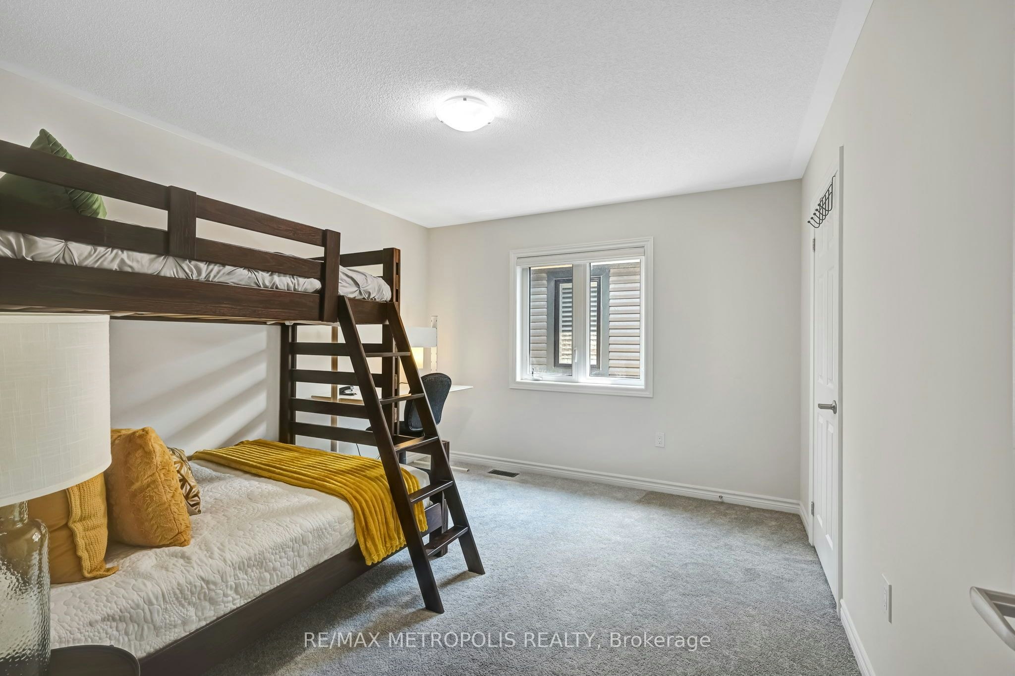 Main & Upper-15 Douglas Kemp Crescent, Clarington, ON, L1C 7E3 - 34