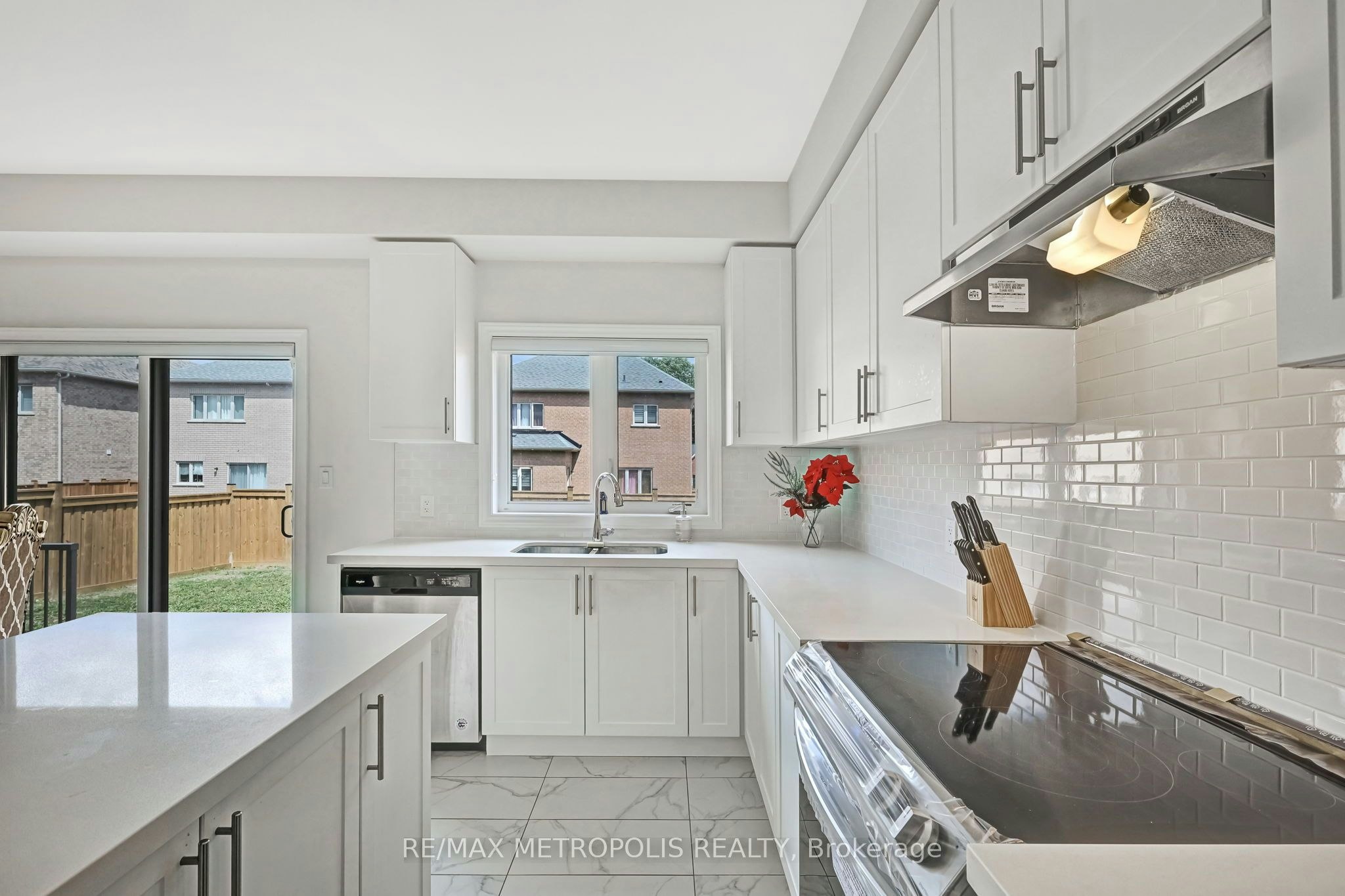 Main & Upper-15 Douglas Kemp Crescent, Clarington, ON, L1C 7E3 - 15