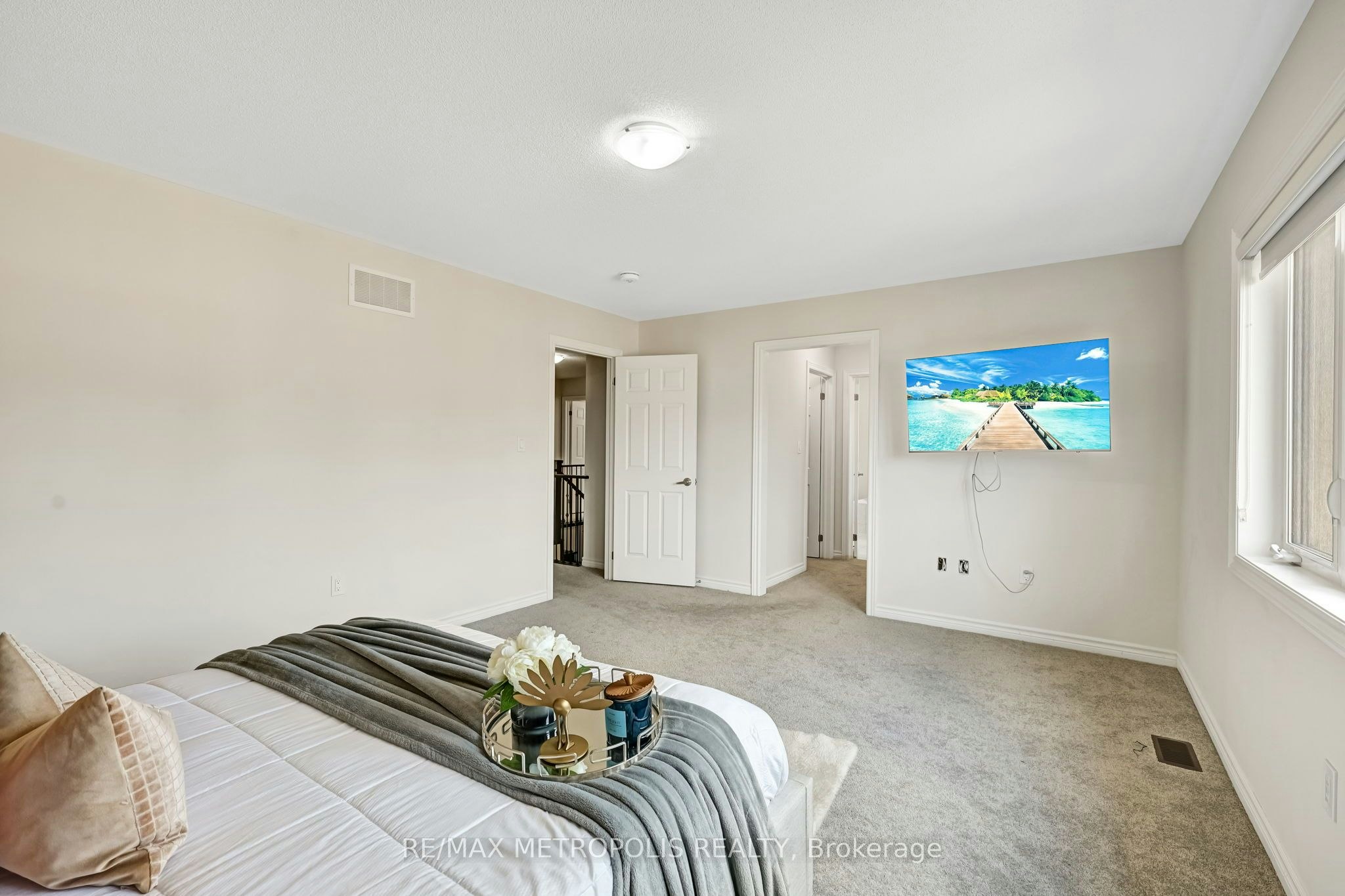 Main & Upper-15 Douglas Kemp Crescent, Clarington, ON, L1C 7E3 - 30