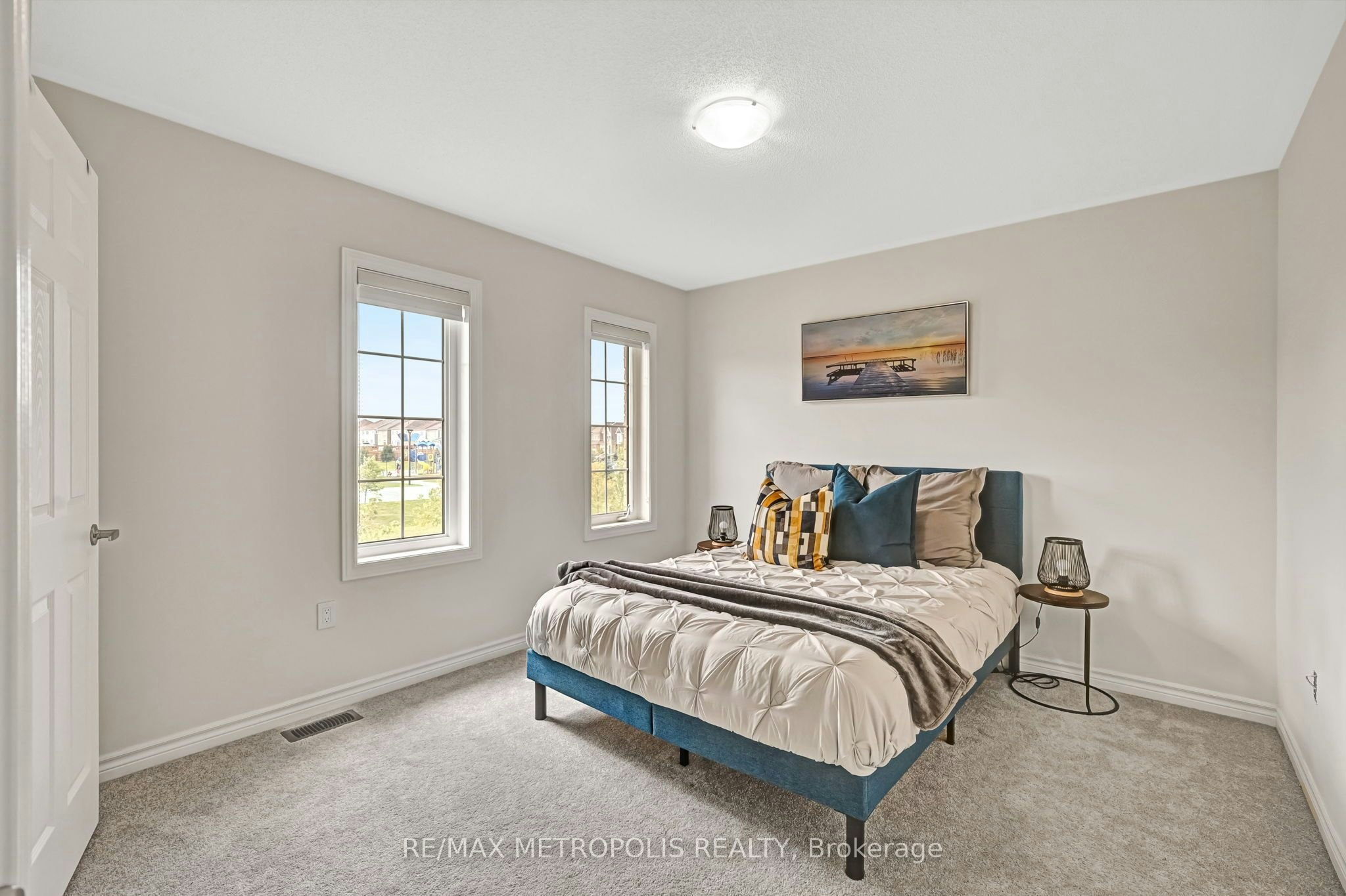 Main & Upper-15 Douglas Kemp Crescent, Clarington, ON, L1C 7E3 - 22