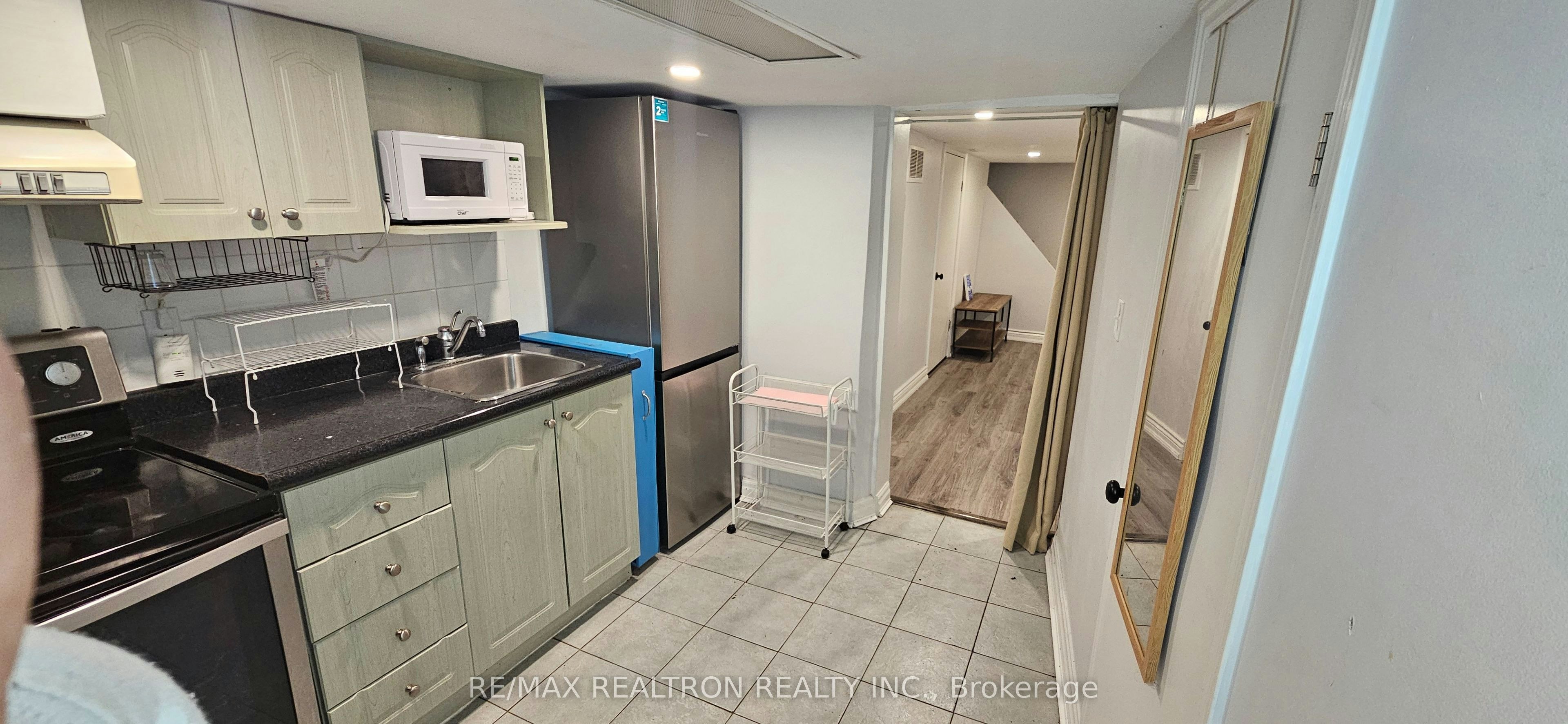 372 Rhodes Avenue, Toronto, ON, M4L 3A5 - 9