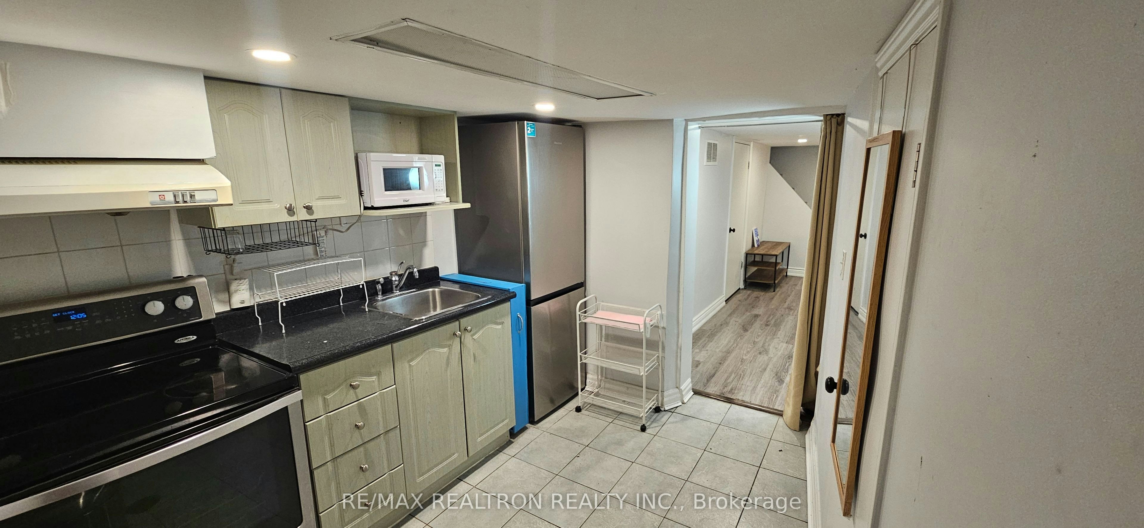 372 Rhodes Avenue, Toronto, ON, M4L 3A5 - 8