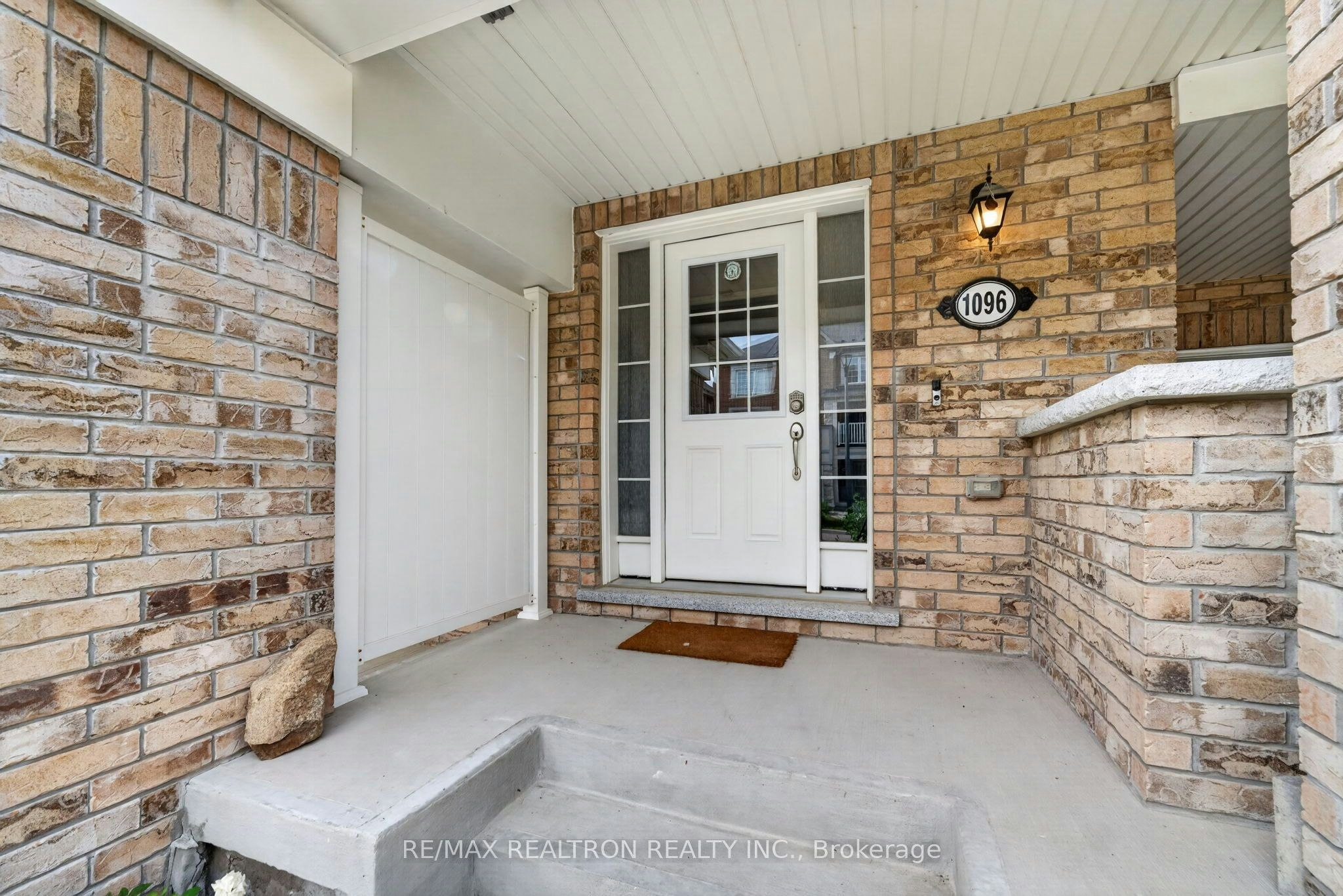 1096 Silk Street, Pickering, ON, L1X 0E8 - 2