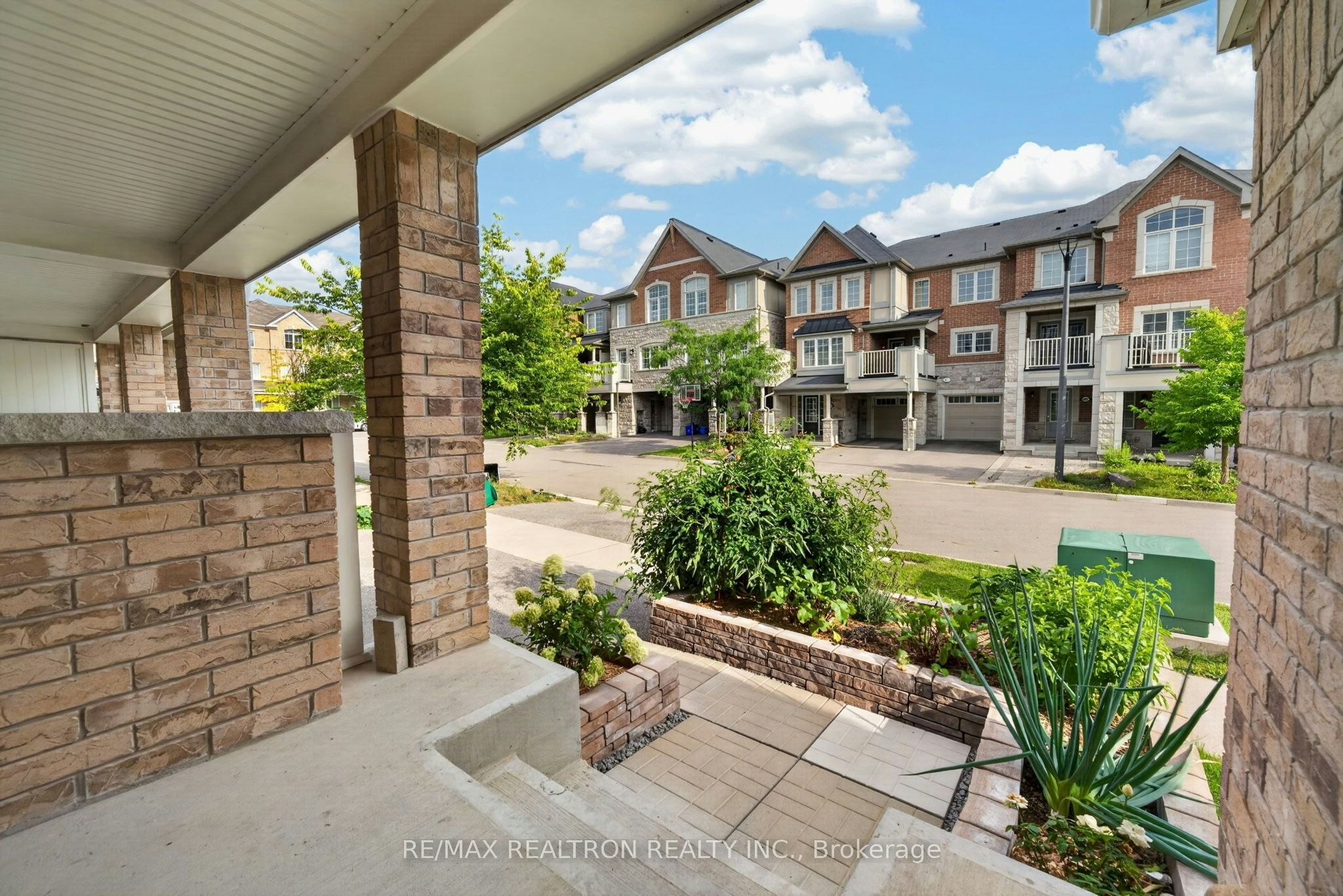1096 Silk Street, Pickering, ON, L1X 0E8 - 3