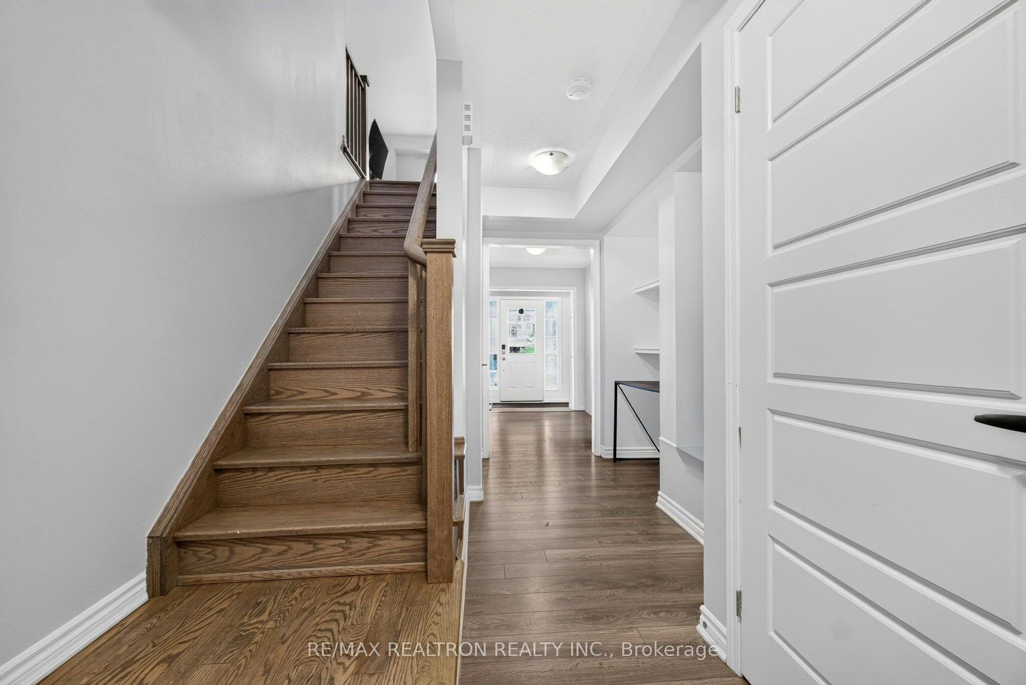 1096 Silk Street, Pickering, ON, L1X 0E8 - 4