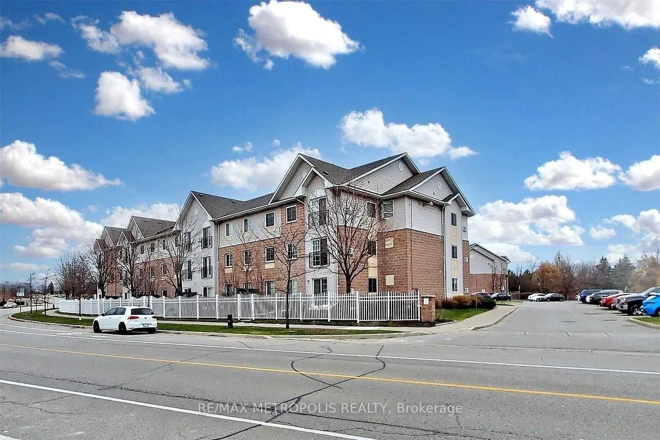 304-91 Aspen Springs Drive, Clarington, ON, L1C 5J9