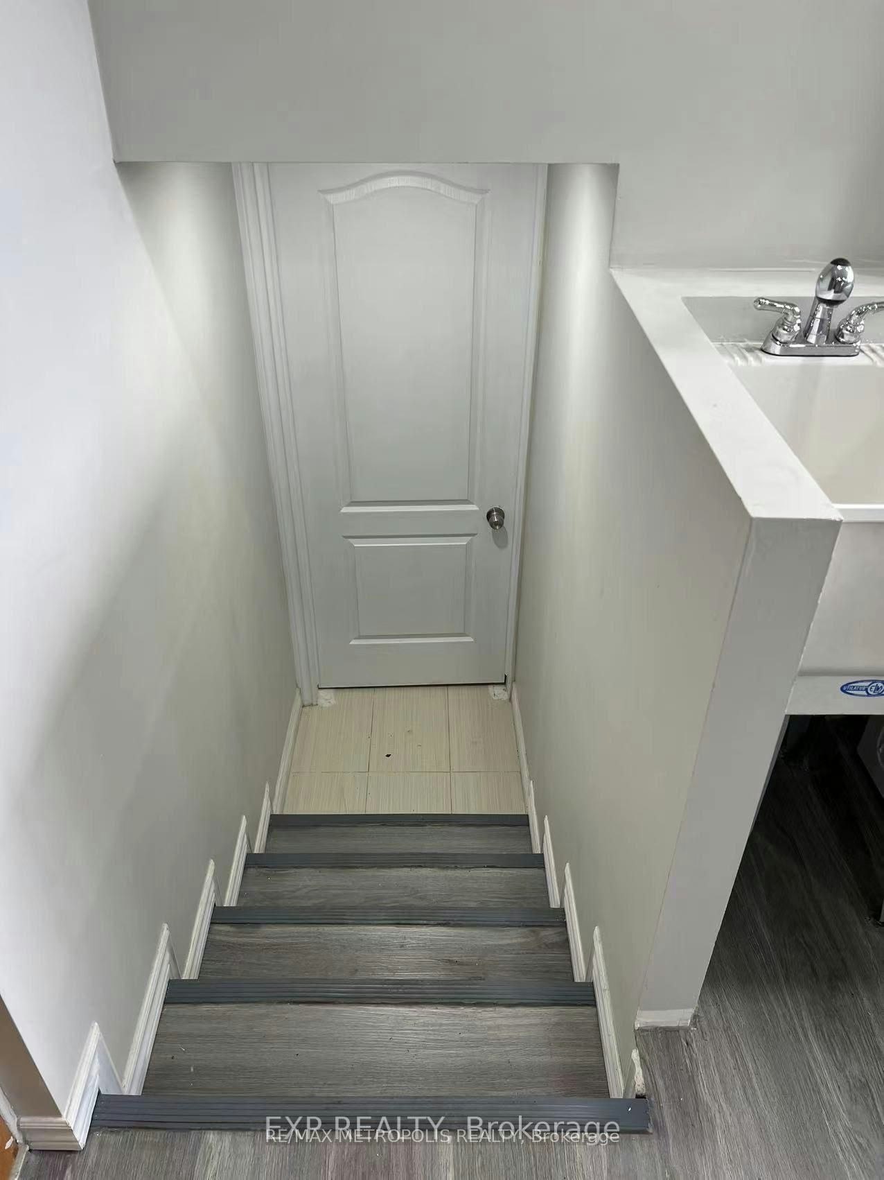 Bsmt-6 Mid Pines Road, Toronto, ON, M1G 2L6 - 8