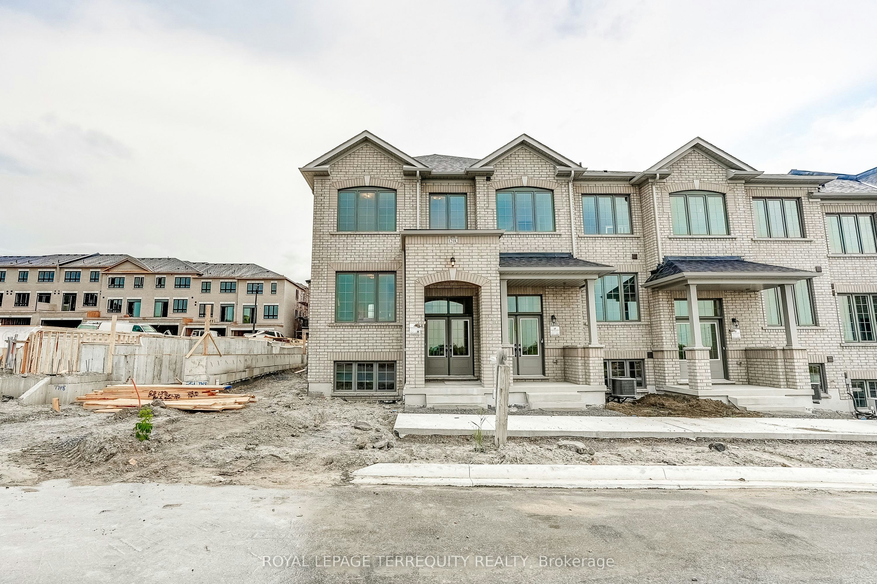 1218 Elizabeth Mackenzie Trail, Pickering, ON, L1X 0S3