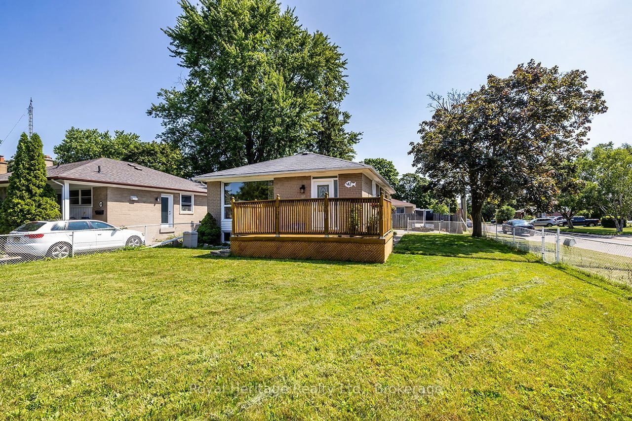 42 Thorncroft Crescent, Ajax, ON, L1S 2S2
