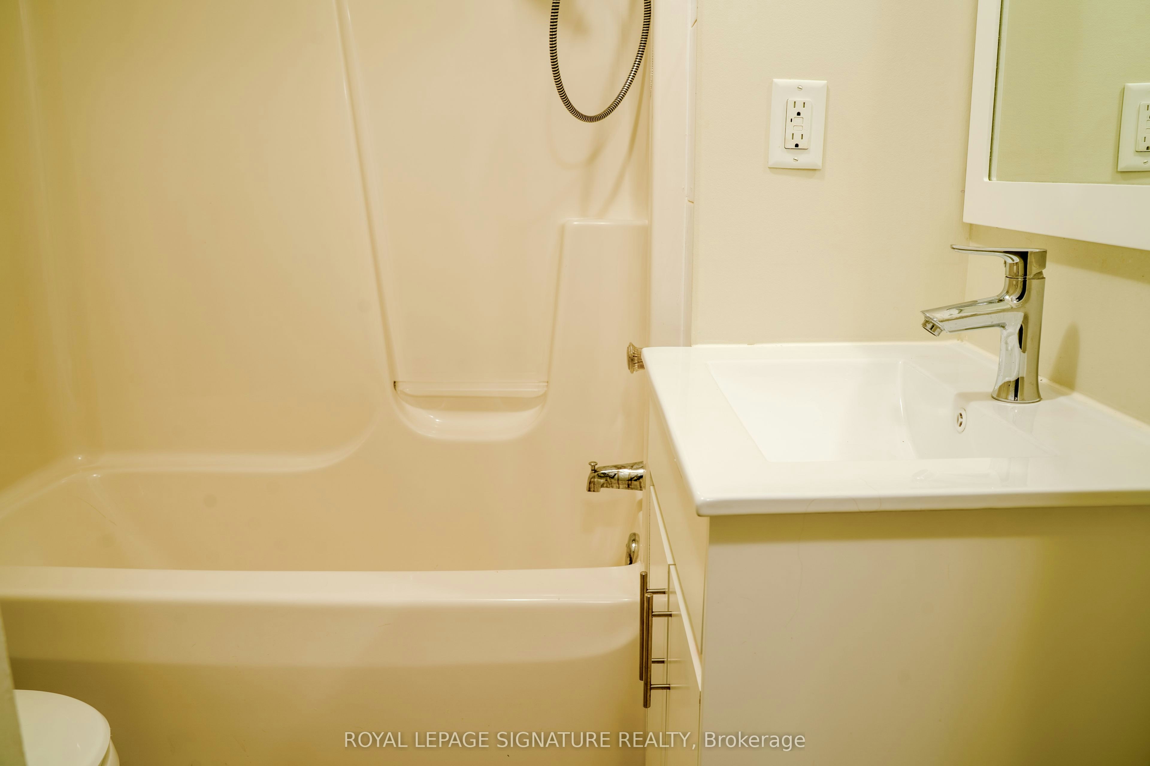 Bsmt-180 Leyton Avenue, Toronto, ON, M1L 3V6 - 5