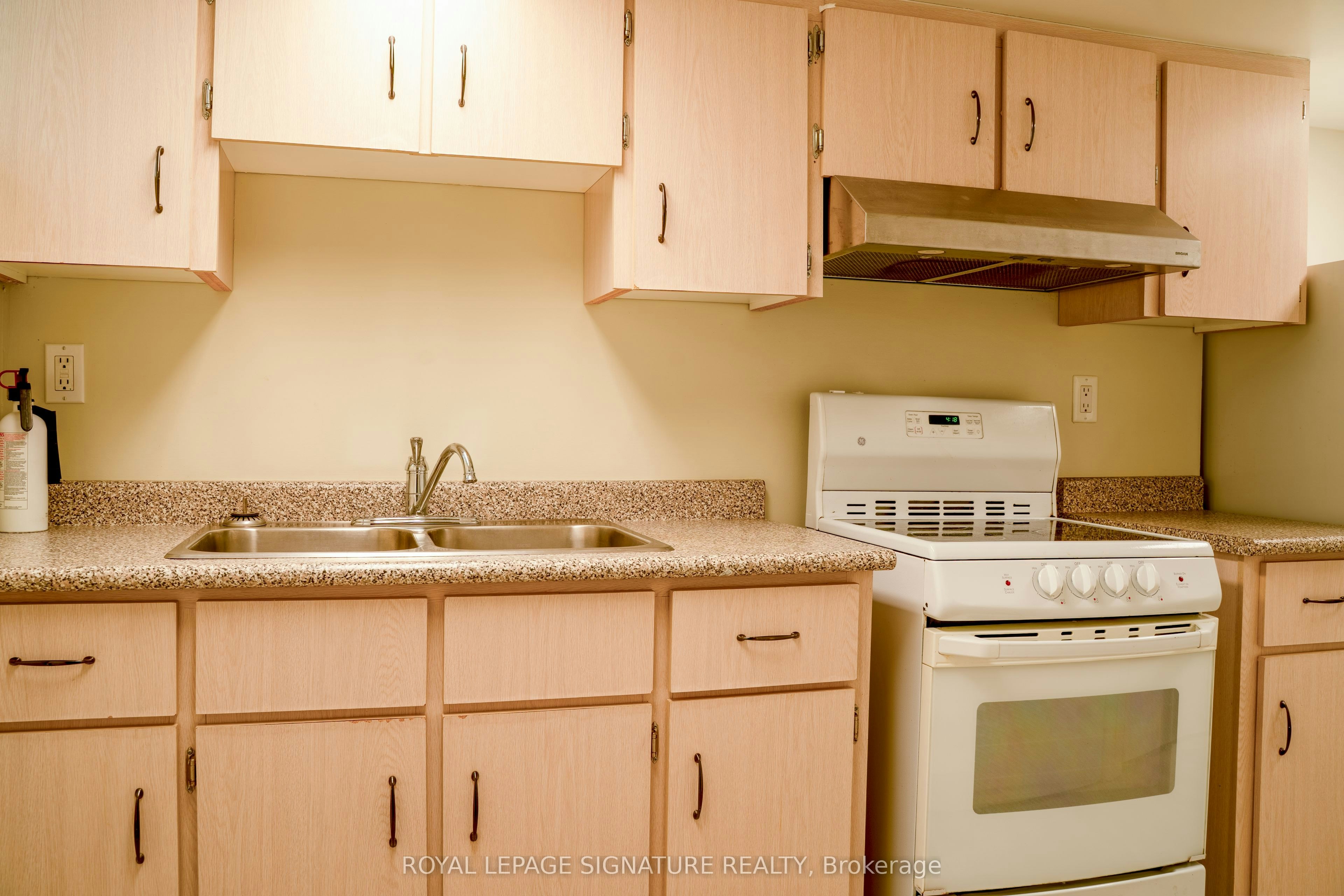 Bsmt-180 Leyton Avenue, Toronto, ON, M1L 3V6 - 11