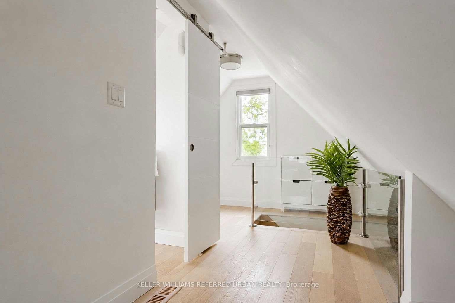 50 Frater Avenue, Toronto, ON, M4C 2H6 - 10