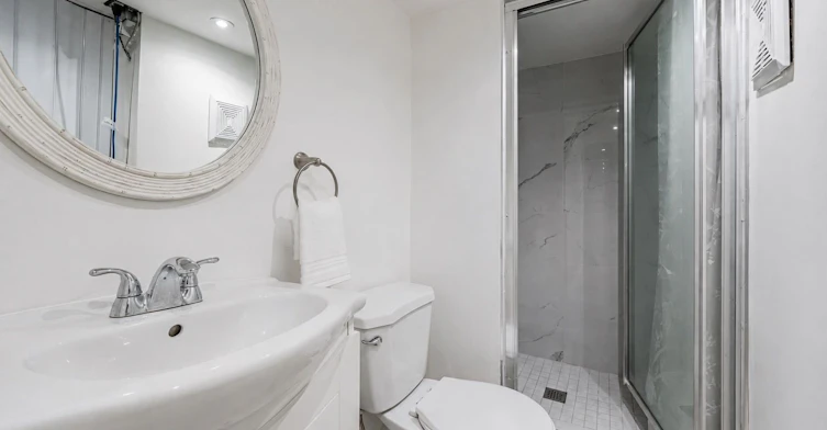 50 Frater Avenue, Toronto, ON, M4C 2H6 - 12