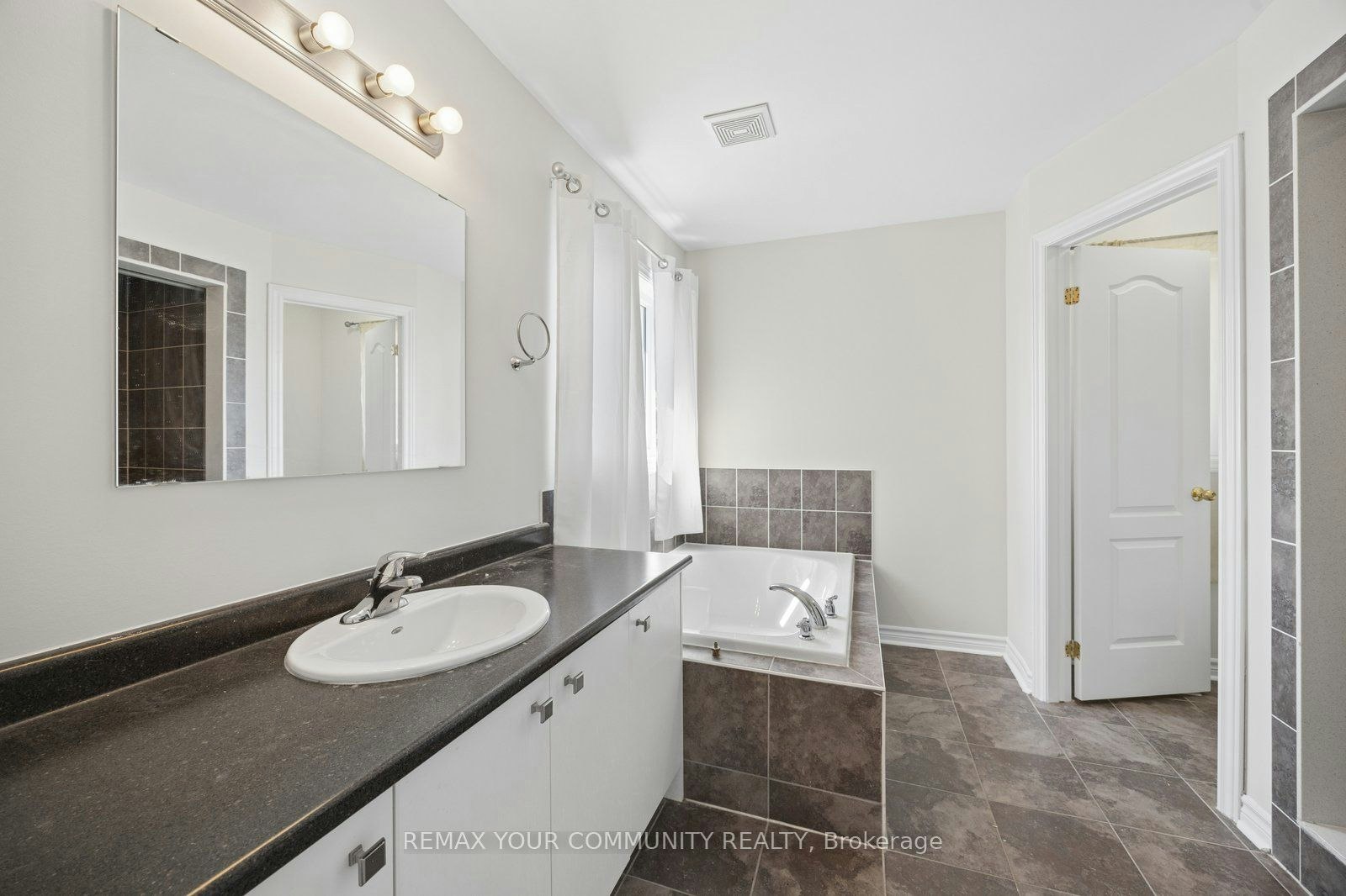 905 Greenhill Avenue, Oshawa, ON, L1K 0X9 - 17