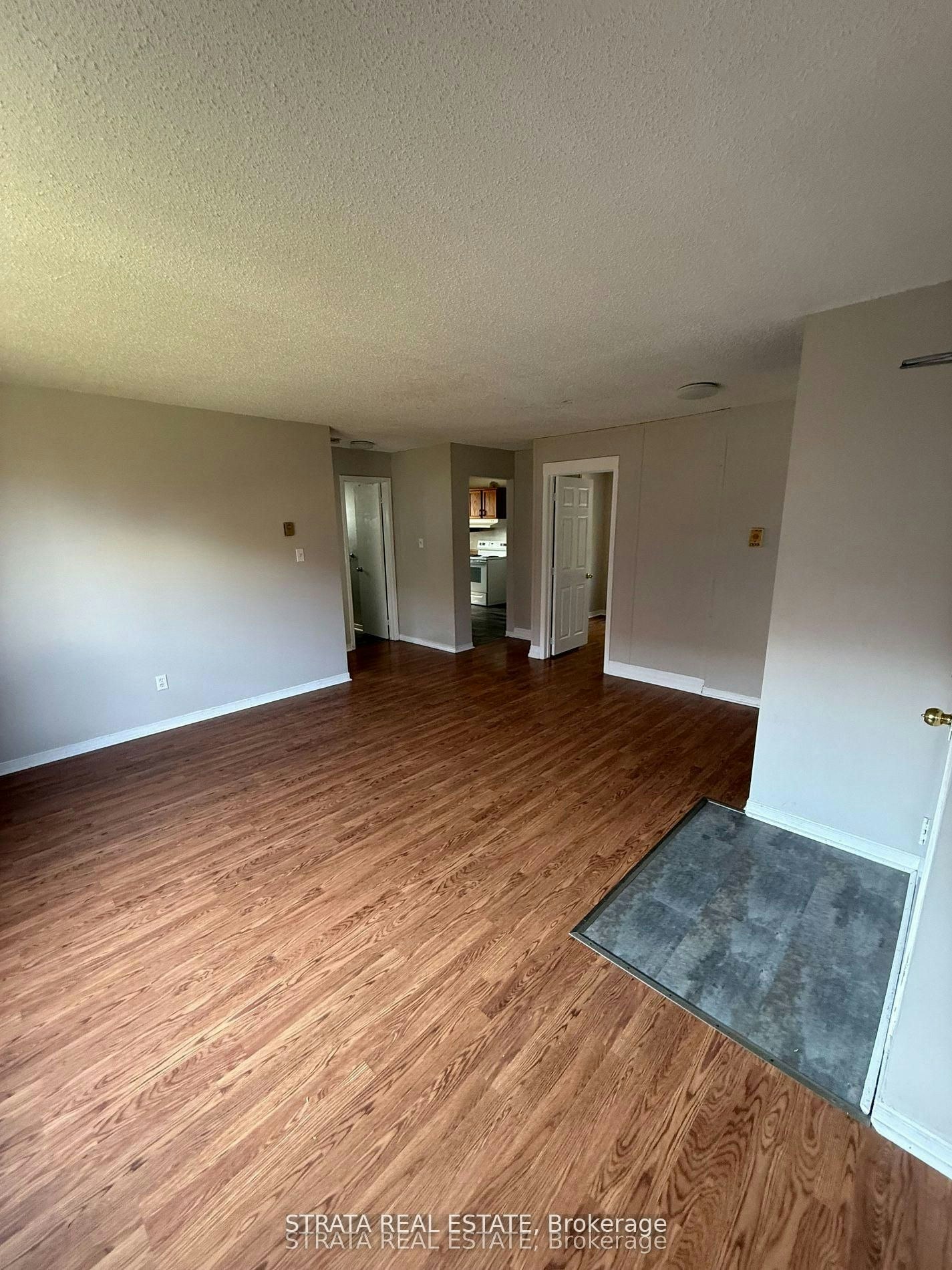 1-338 Malaga Road, Oshawa, ON, L1J 1N7 - 2