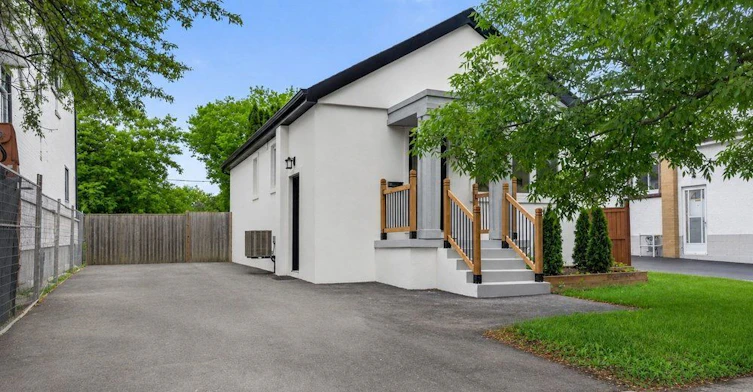 Main-297 Kennedy Road, Toronto, ON, M1N 3P6