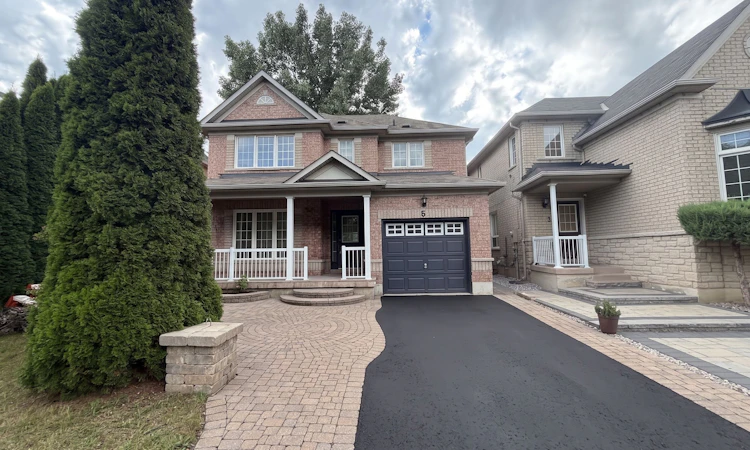 5 Canoe Crescent