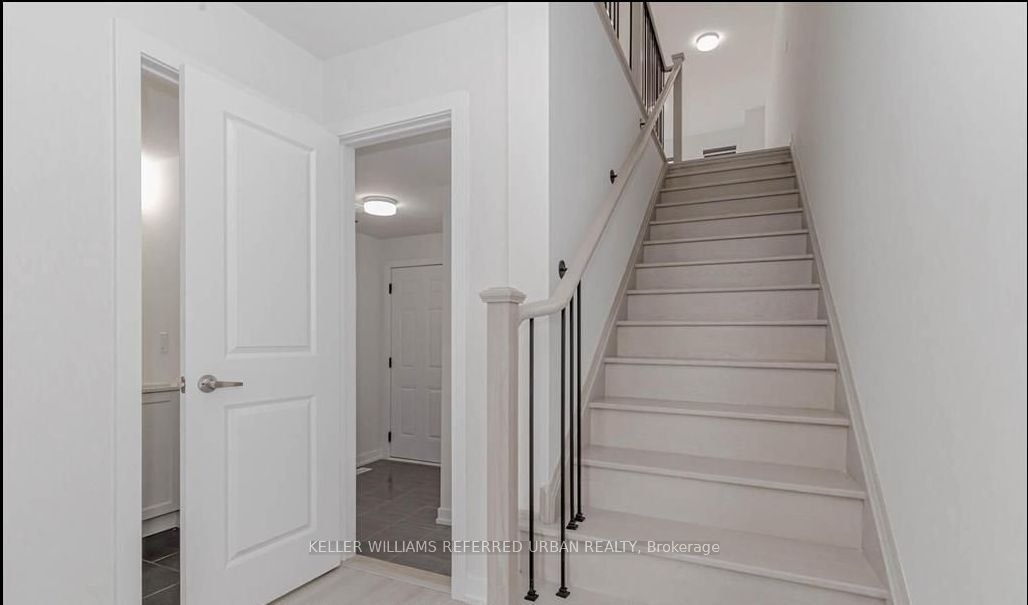 Main-1579 Midland Avenue, Toronto, ON, M1P 3C1 - 4