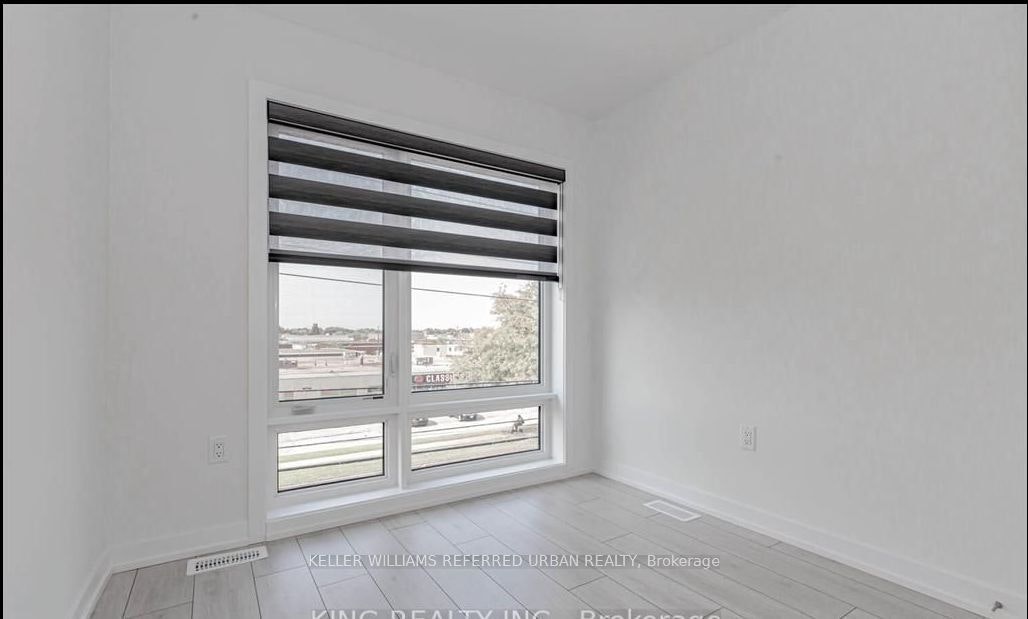 Main-1579 Midland Avenue, Toronto, ON, M1P 3C1 - 11