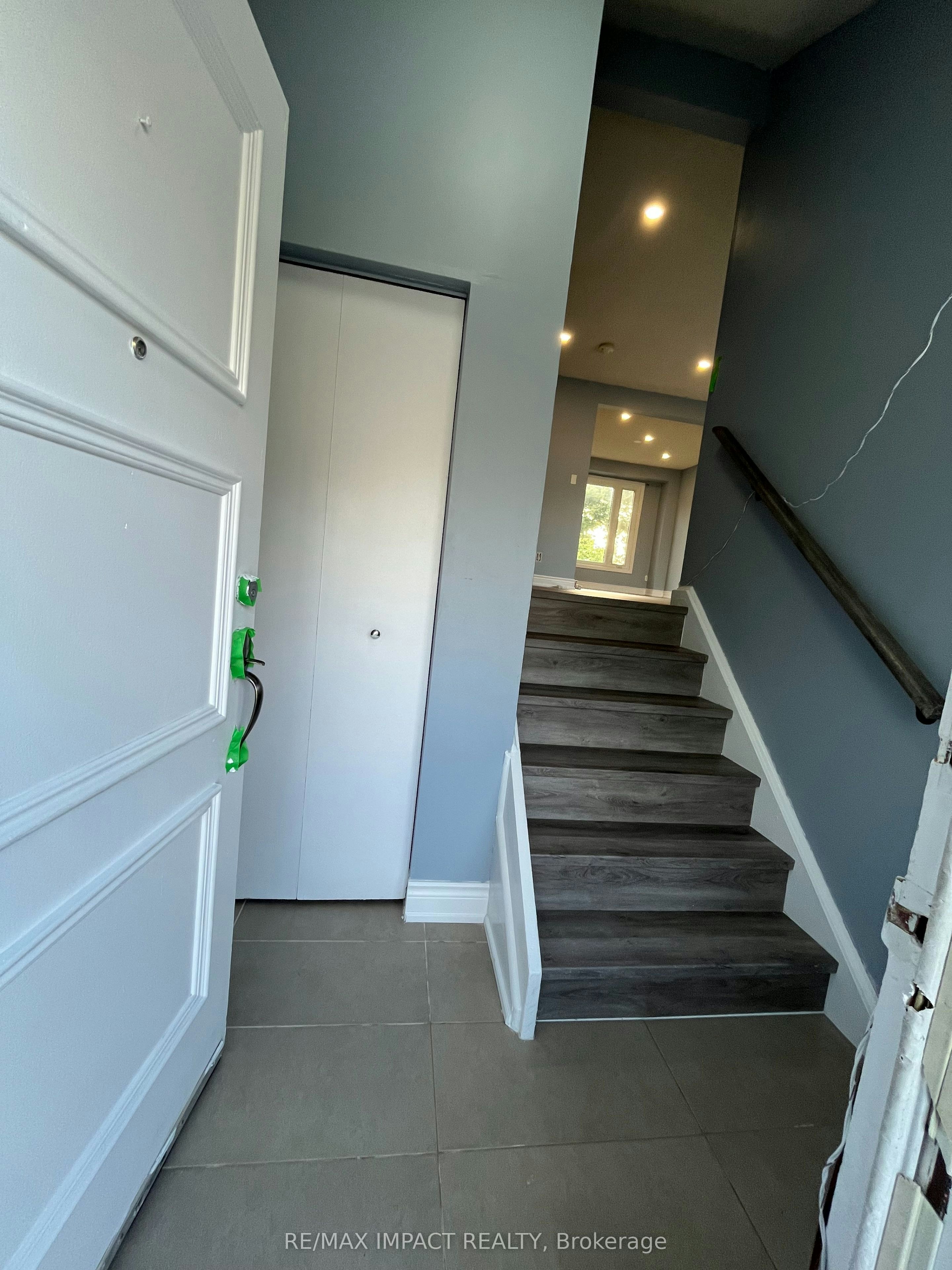 6-301 Garden Street, Whitby, ON, L1N 3W3 - 2