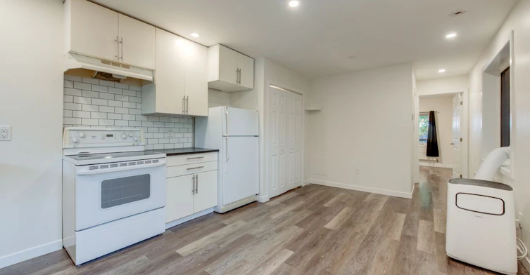 Main-233 Kingston Road, Toronto, ON, M4L 1T5 - 3